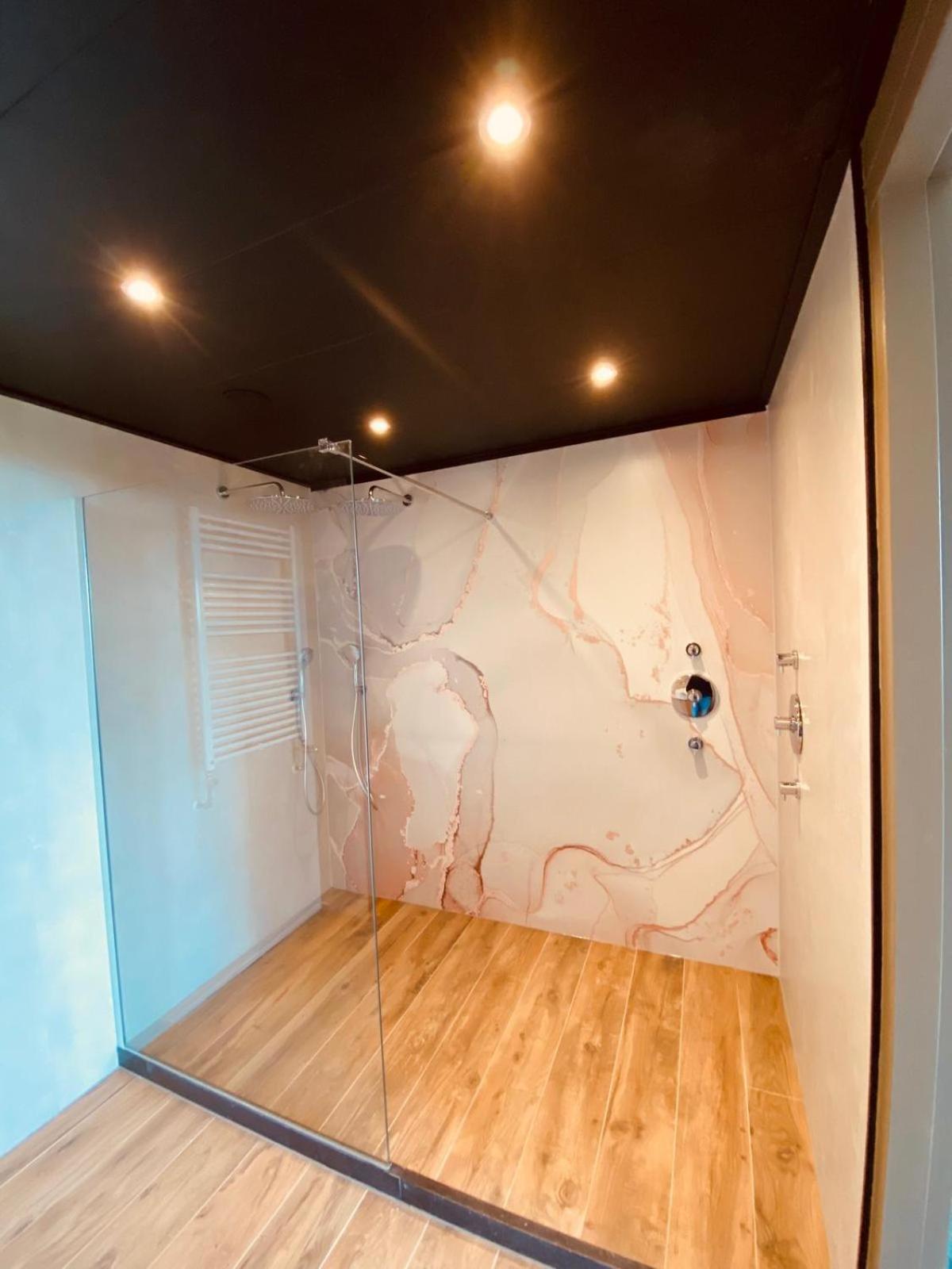 Suite - Photo 9