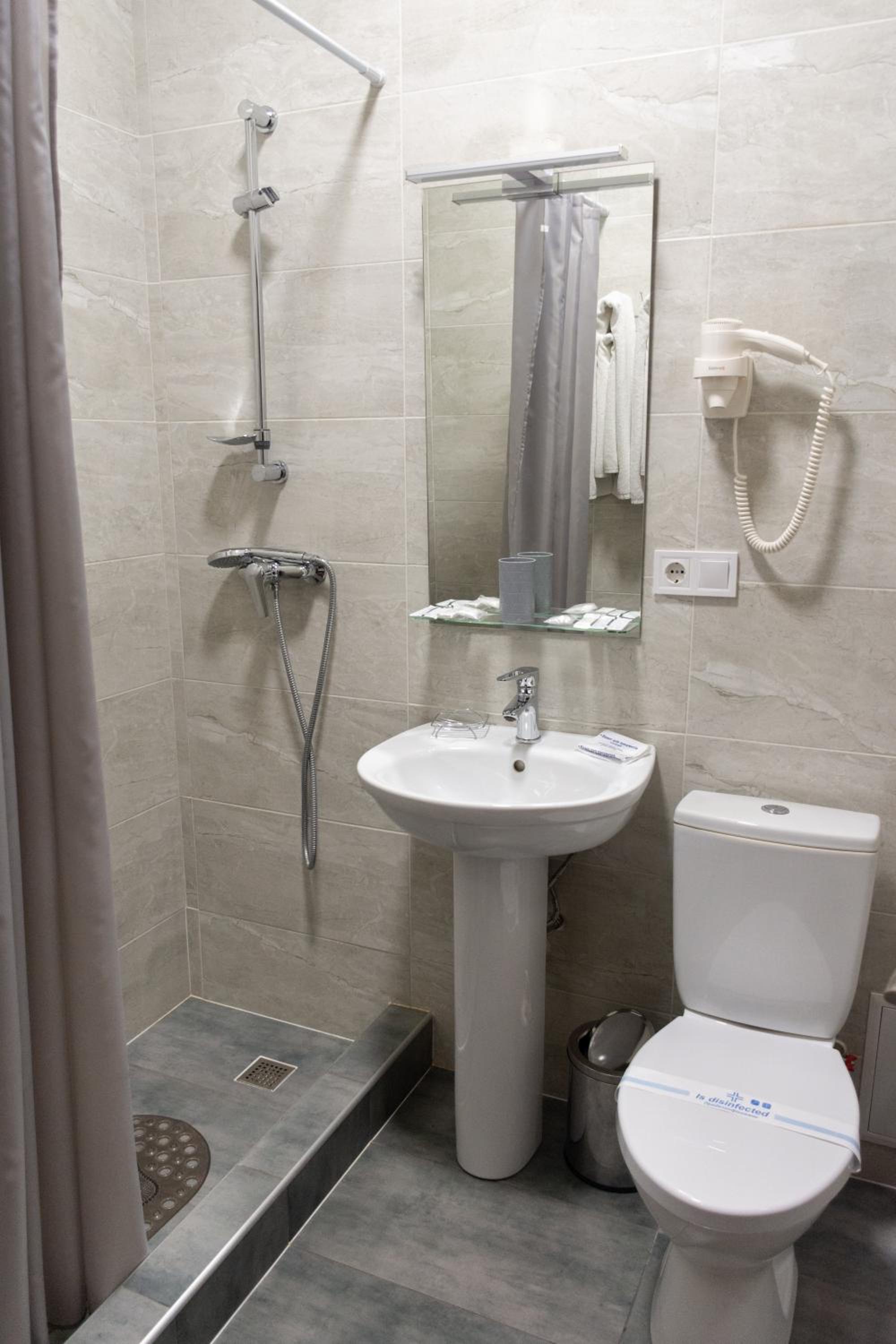 Standard Twin Room photo 2