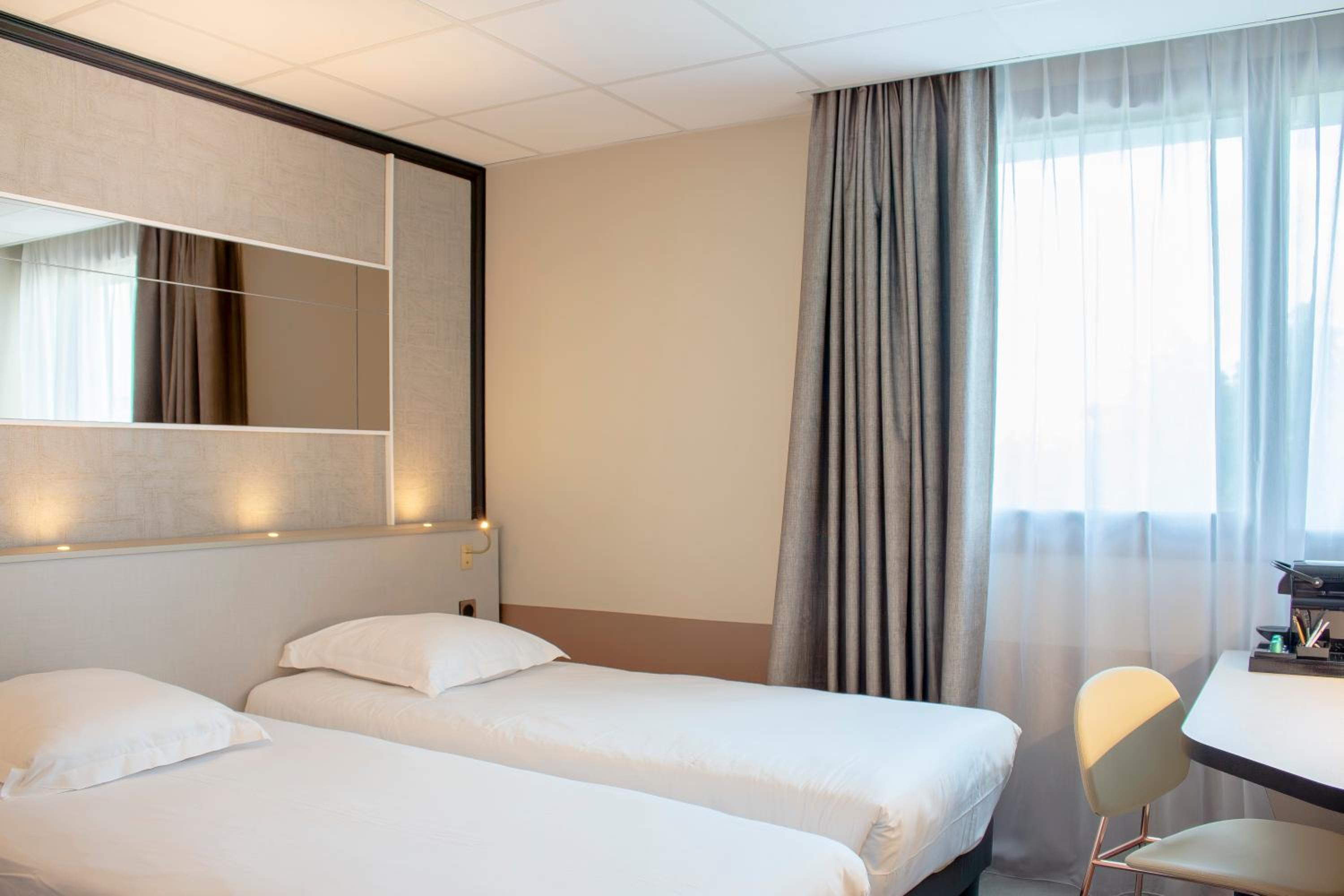Twin Room - Photo 4