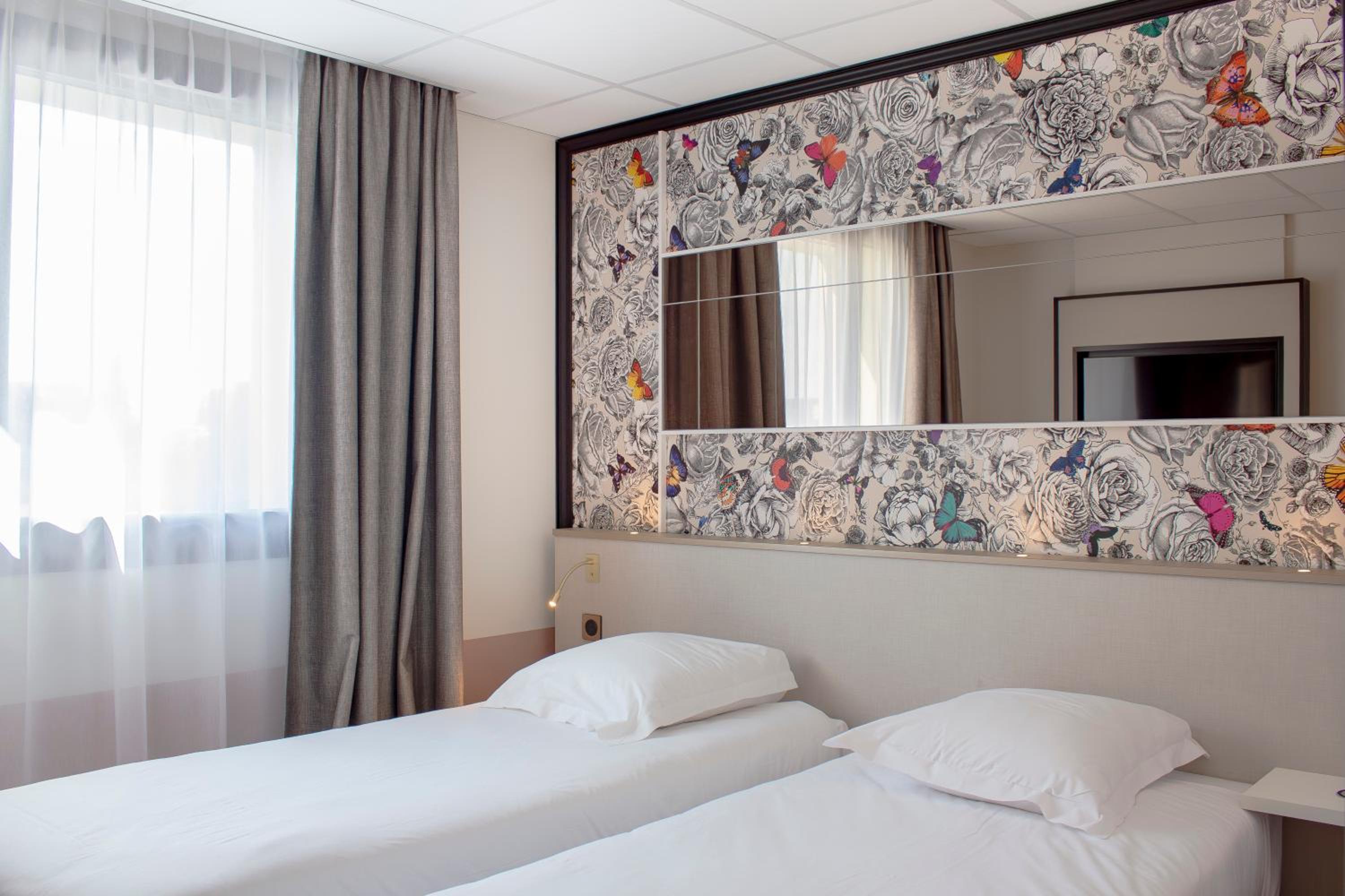 Twin Room - Photo 3