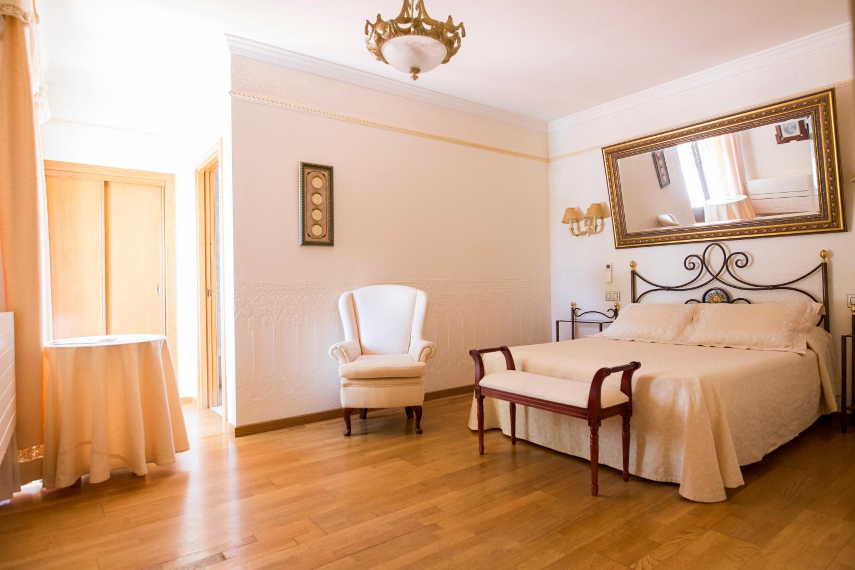 Triple Room (2 Adults + 1 Child) photo 2