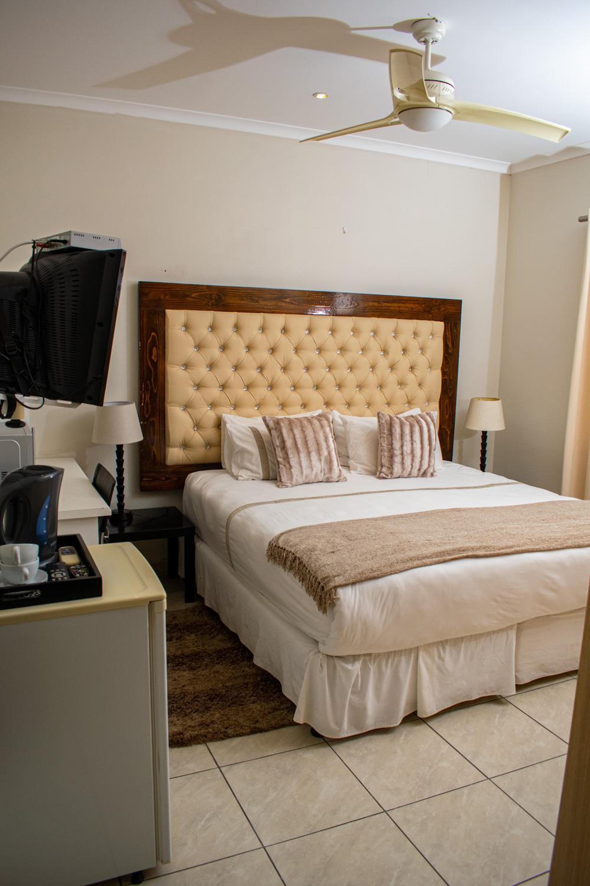 Standard King Room photo 1