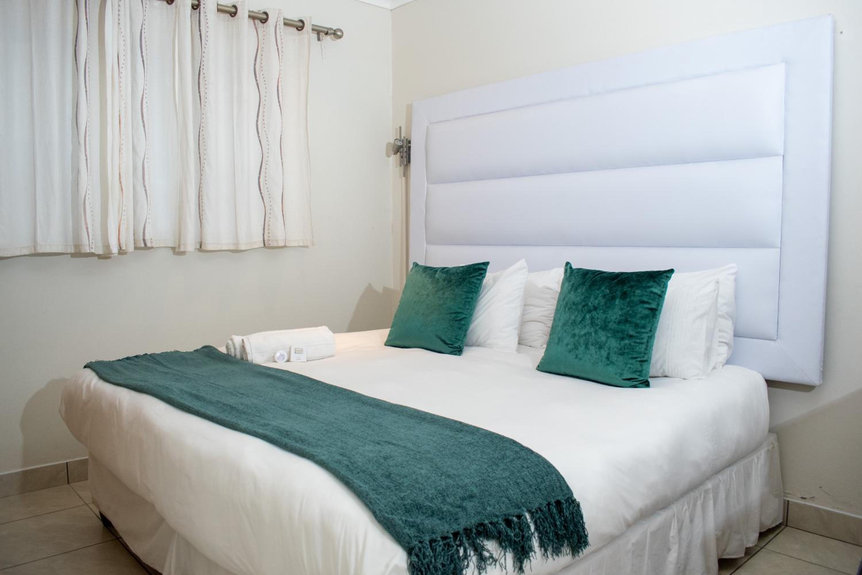 Standard King Room photo 2