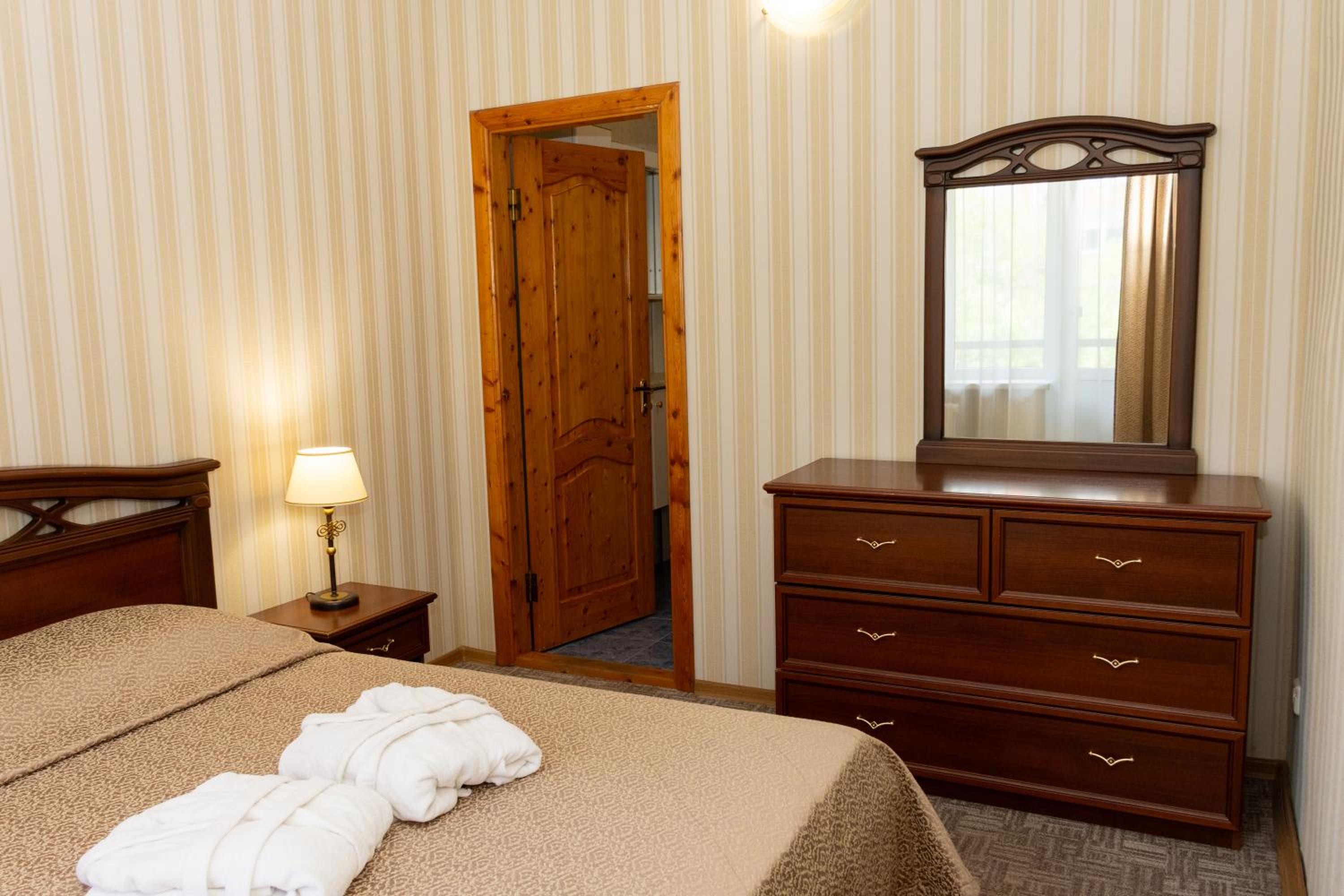 Deluxe Junior Suite photo 3