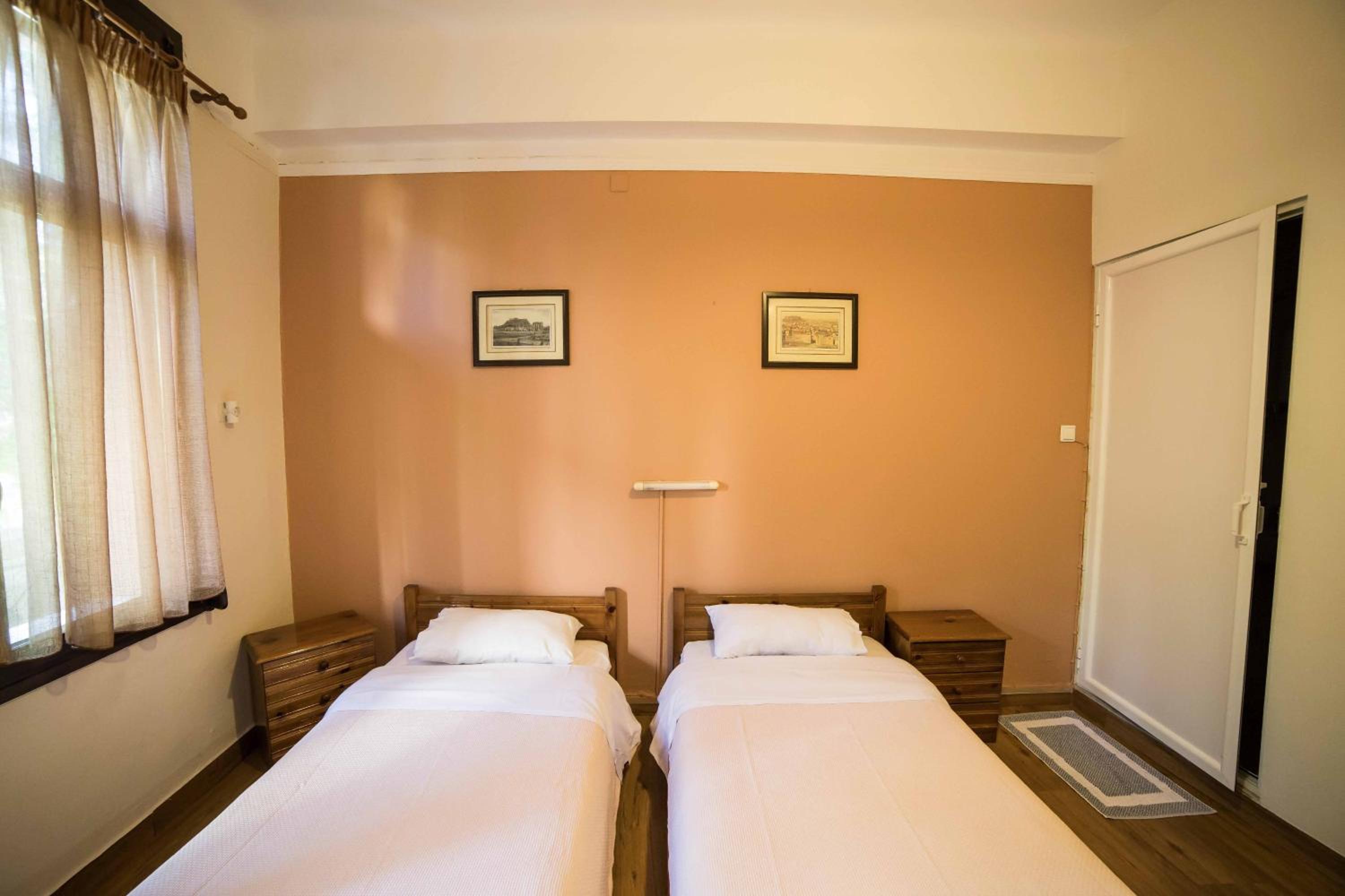 Double or Twin Room thumbnail 5