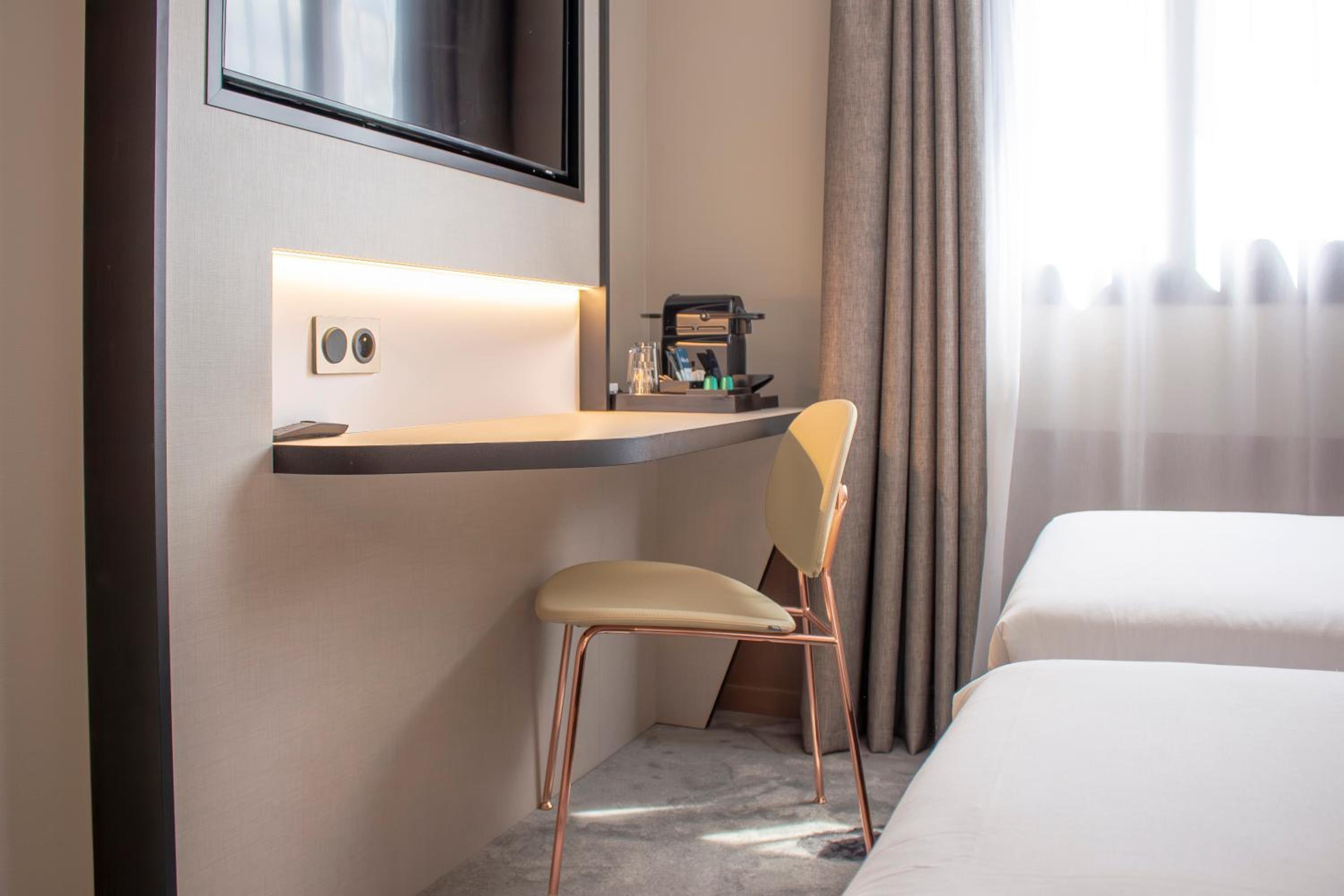 Twin Room - Photo 7