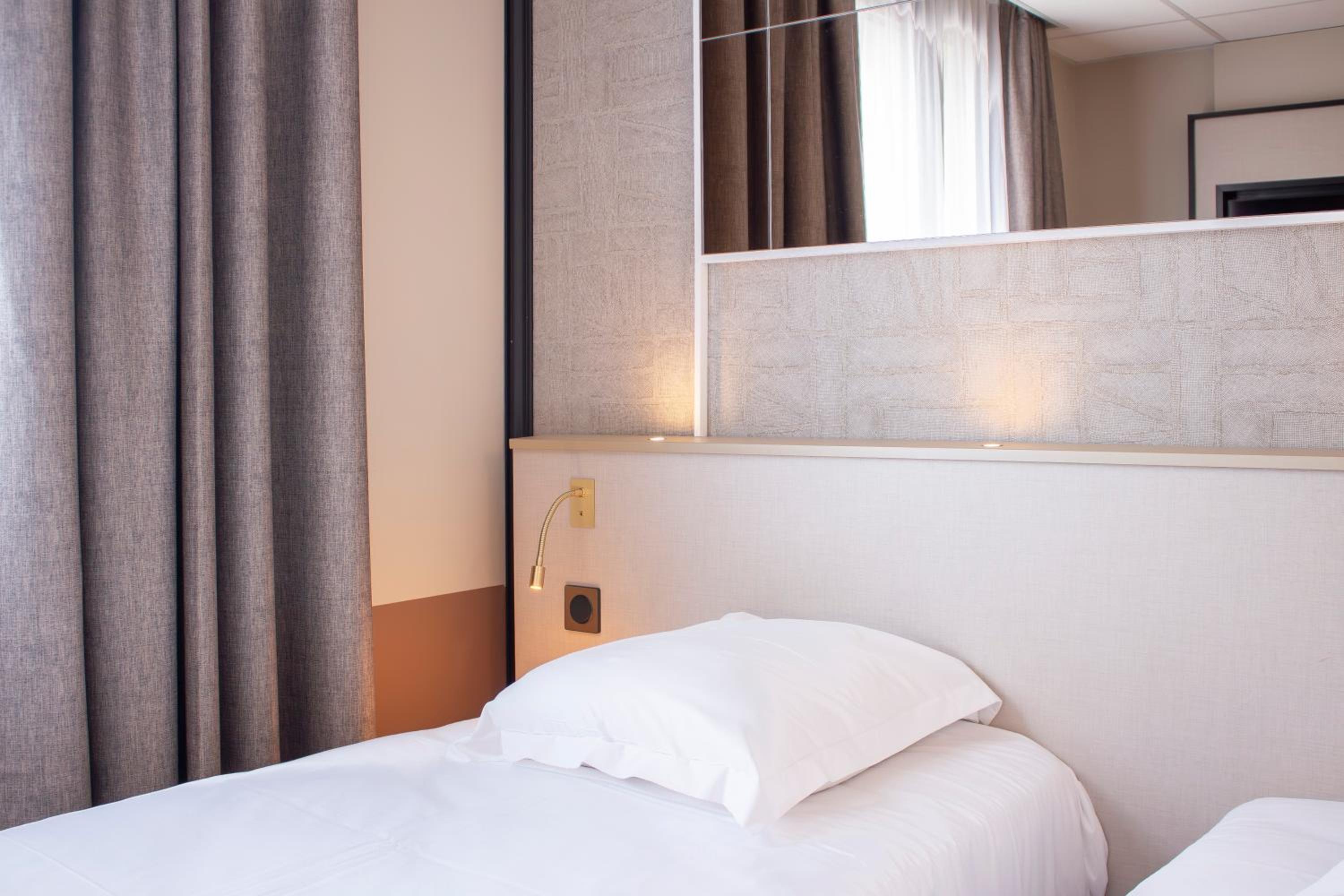 Twin Room - Photo 2