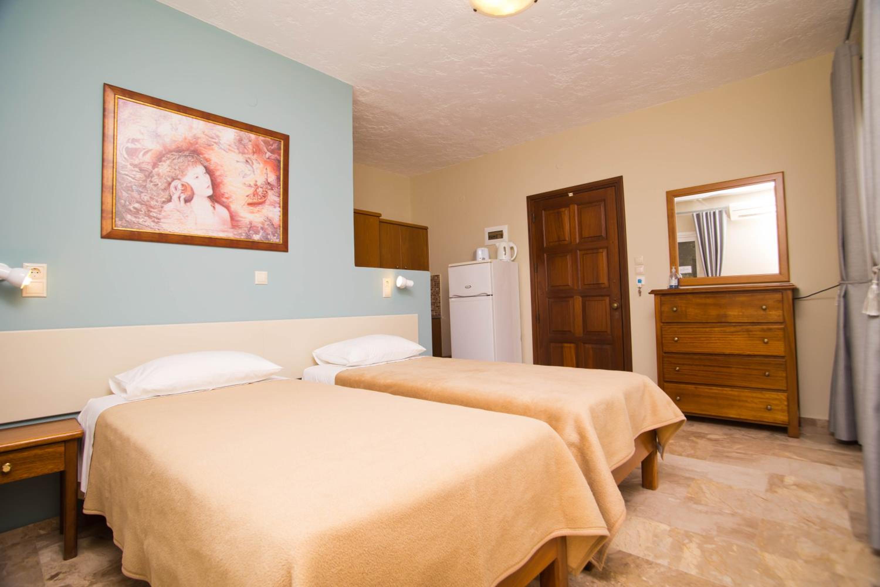 Studio (2 Adults)