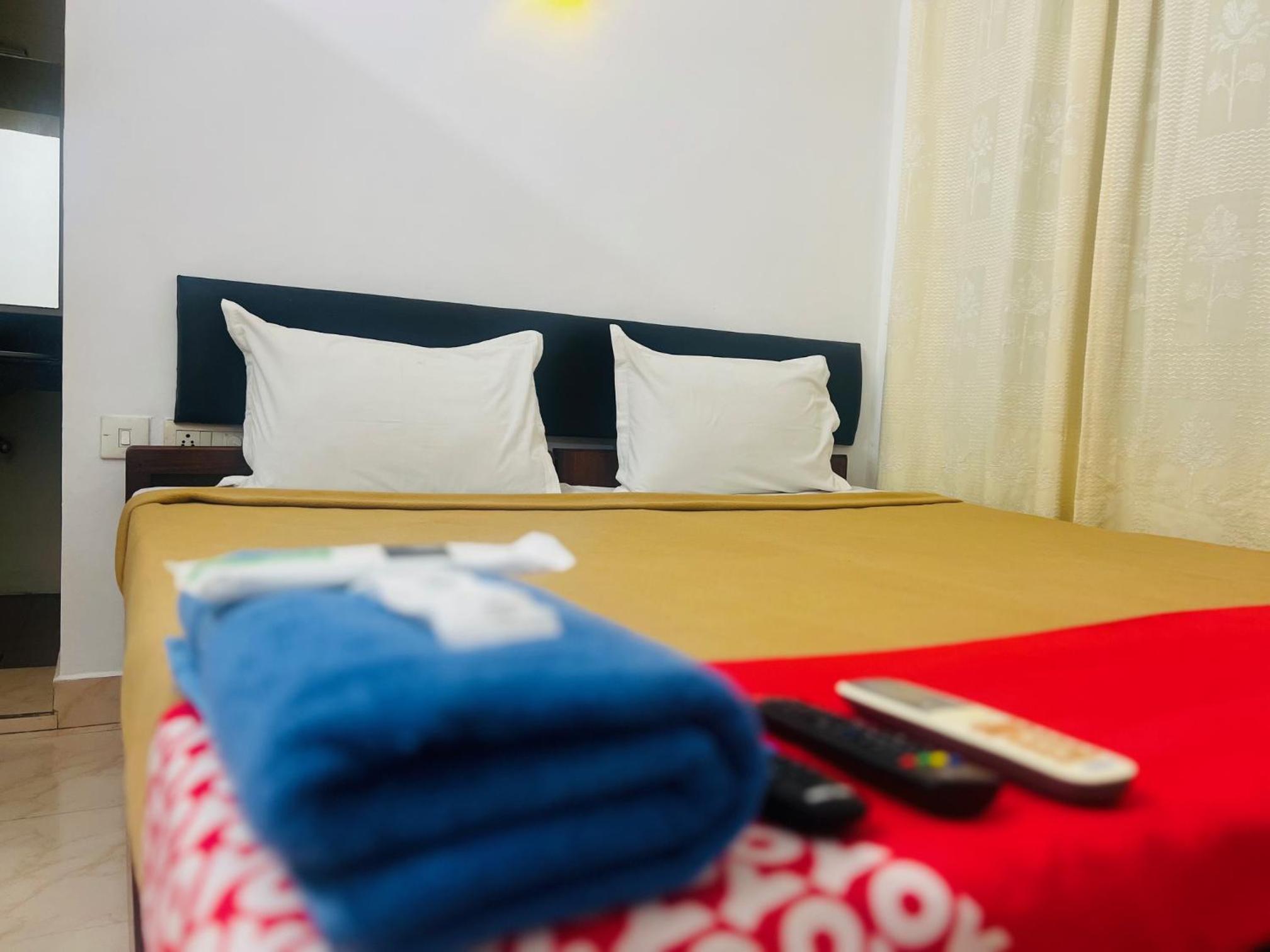 Deluxe Double or Twin Room - Photo 8