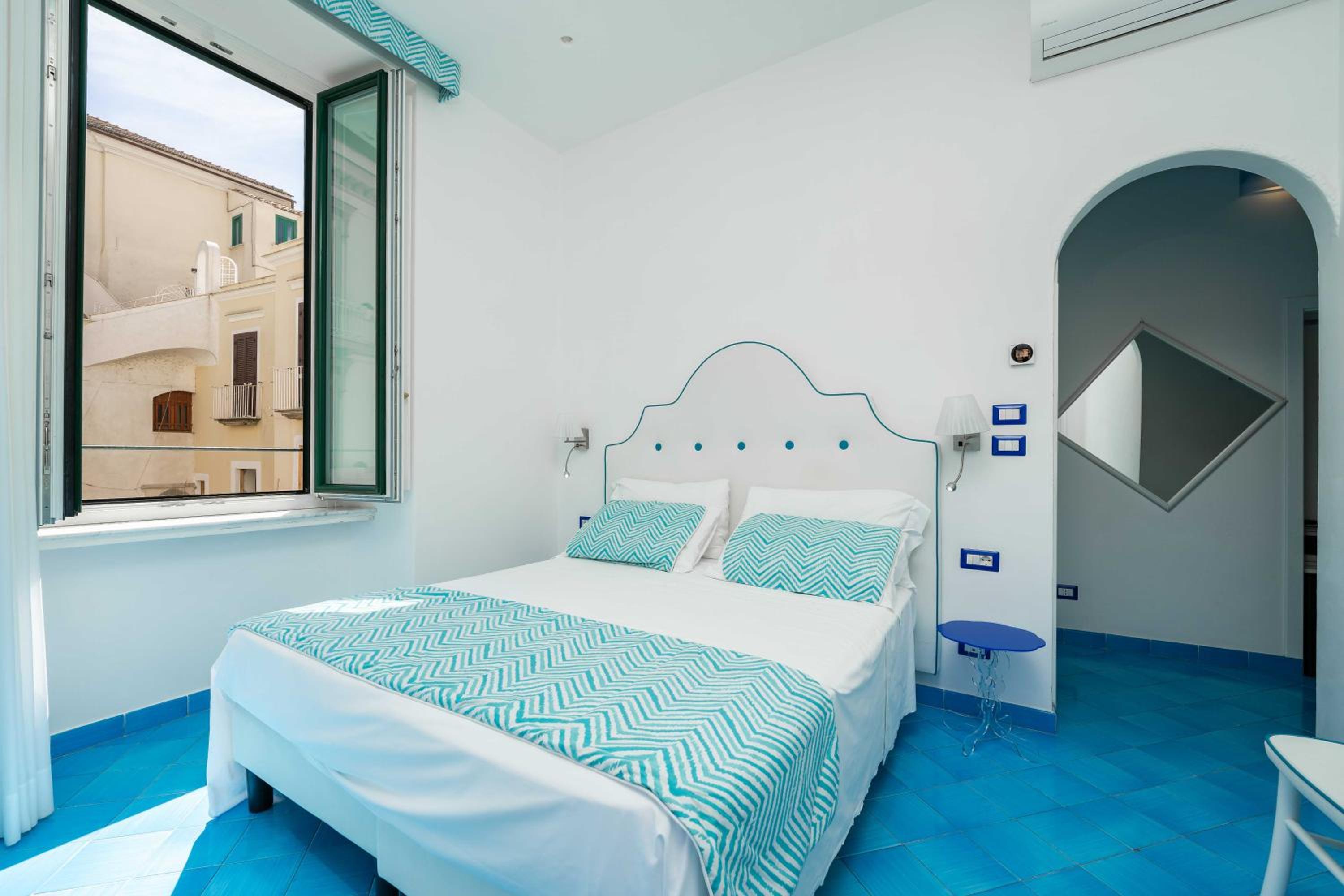 Double or Twin Room with View - Photo 20