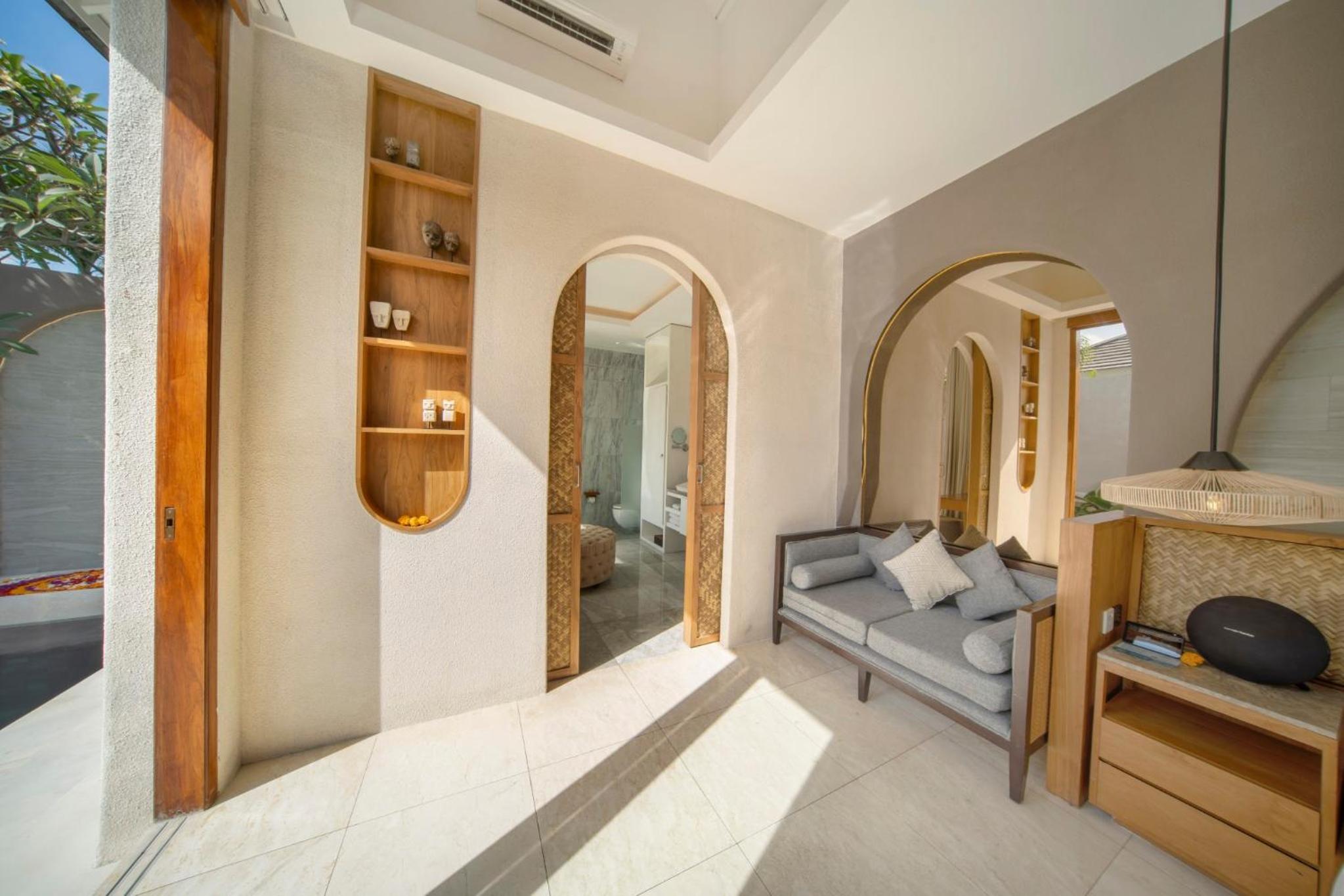 Royal One-Bedroom Villa with Private Pool - Photo 8