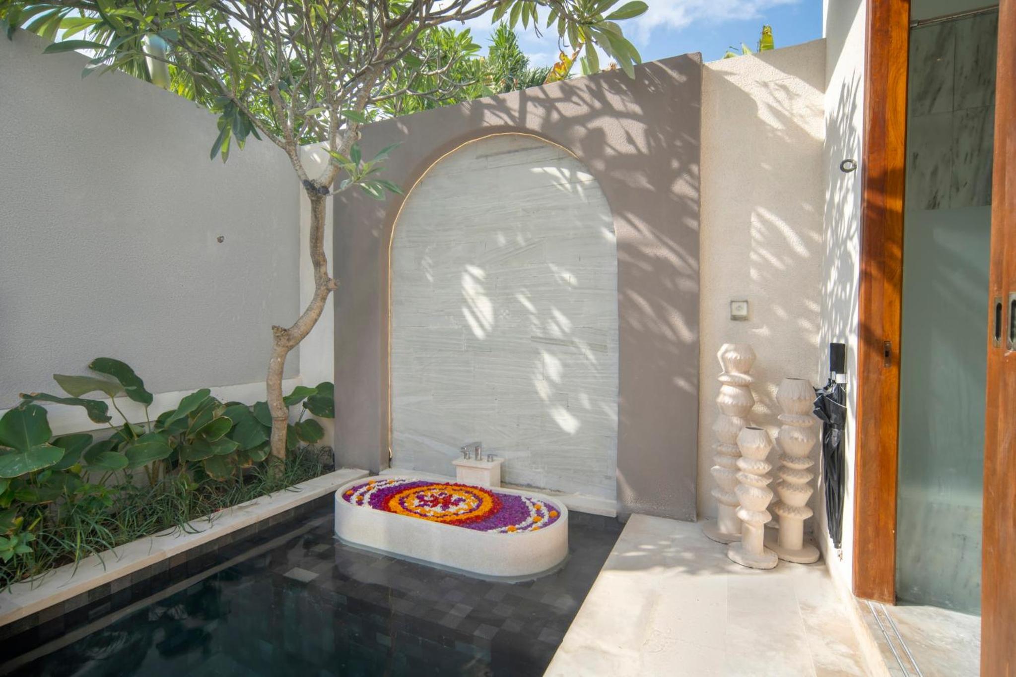 Royal One-Bedroom Villa with Private Pool - Photo 16