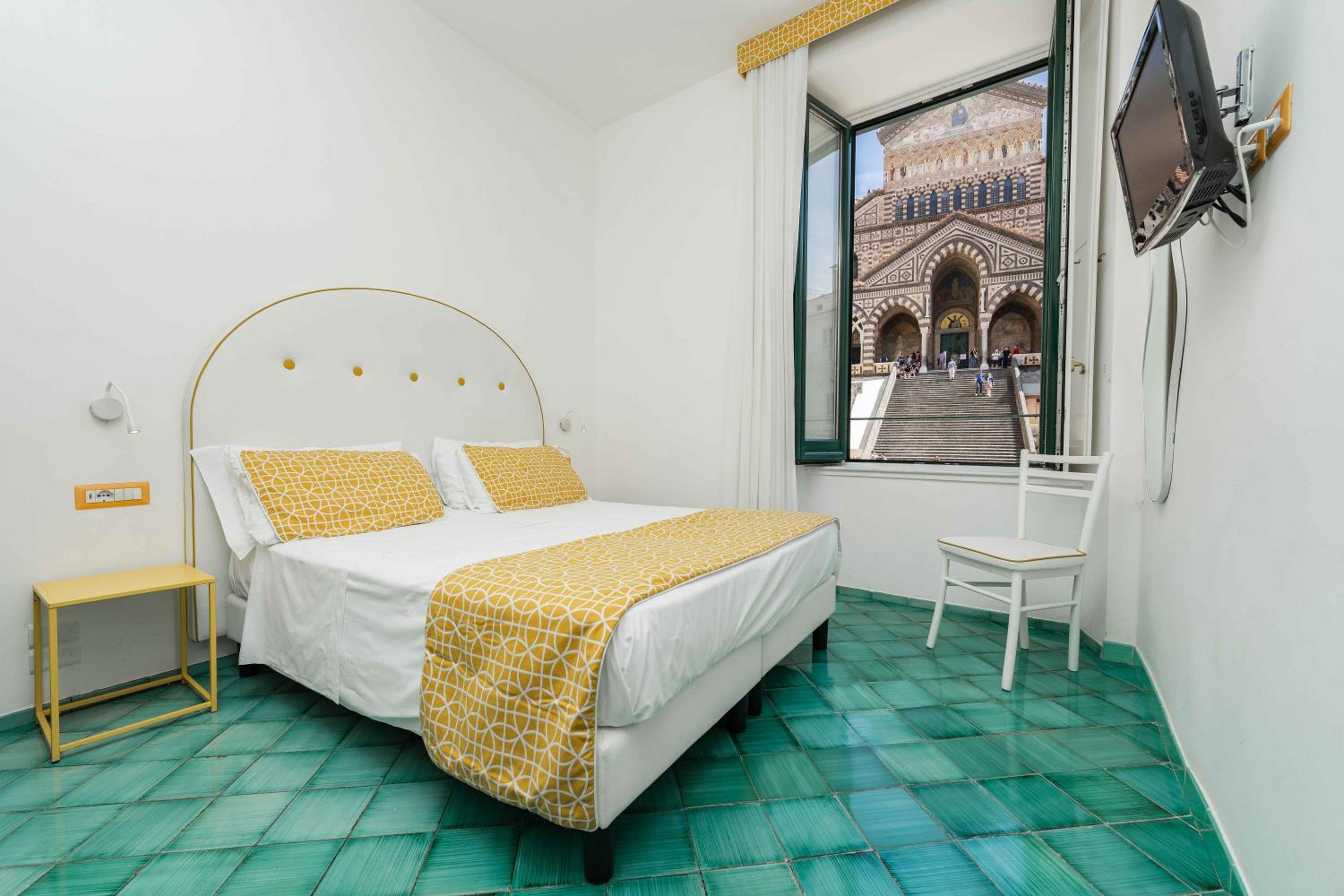 Double or Twin Room with View - Photo 22