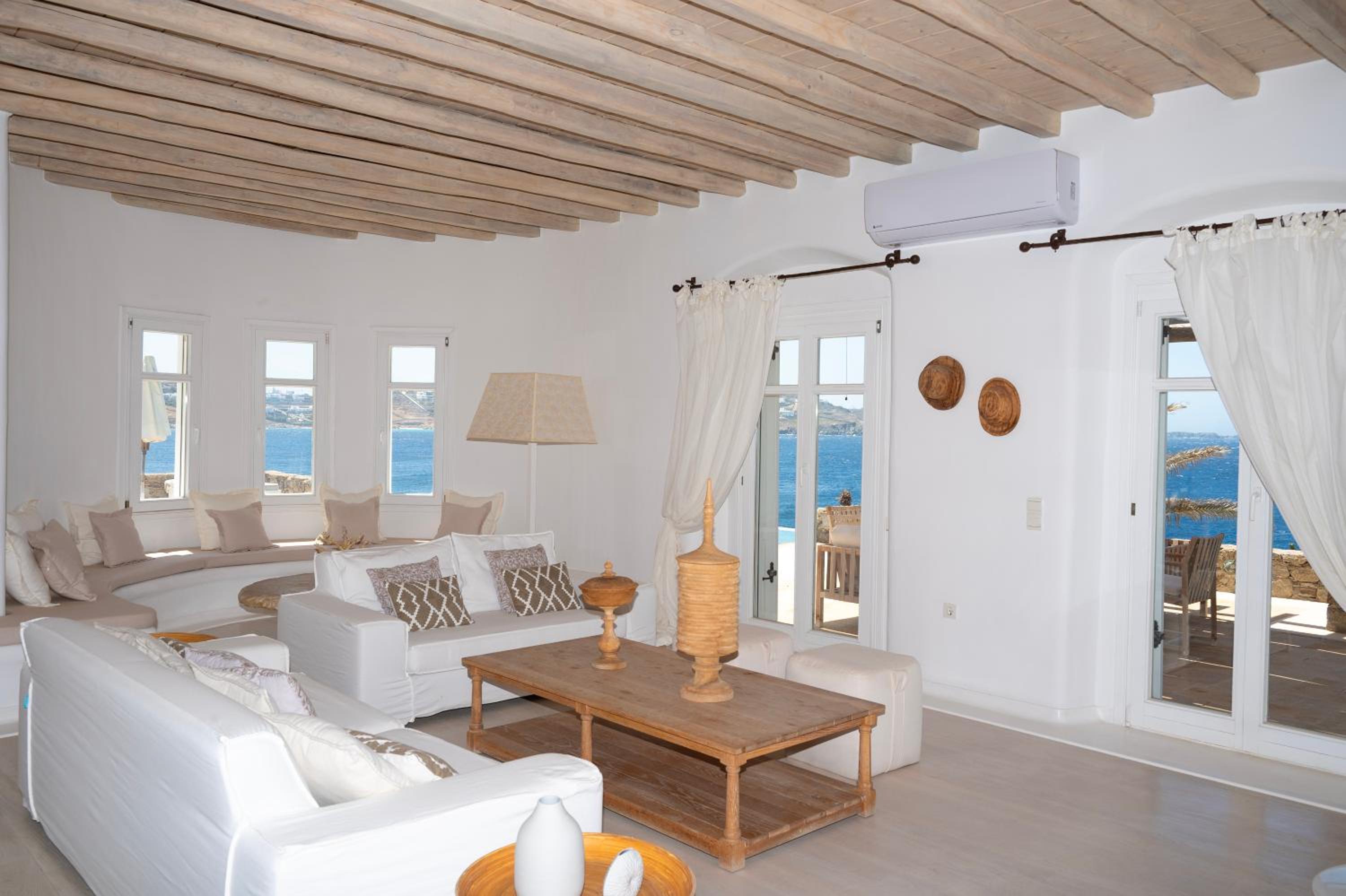 Villa photo 1