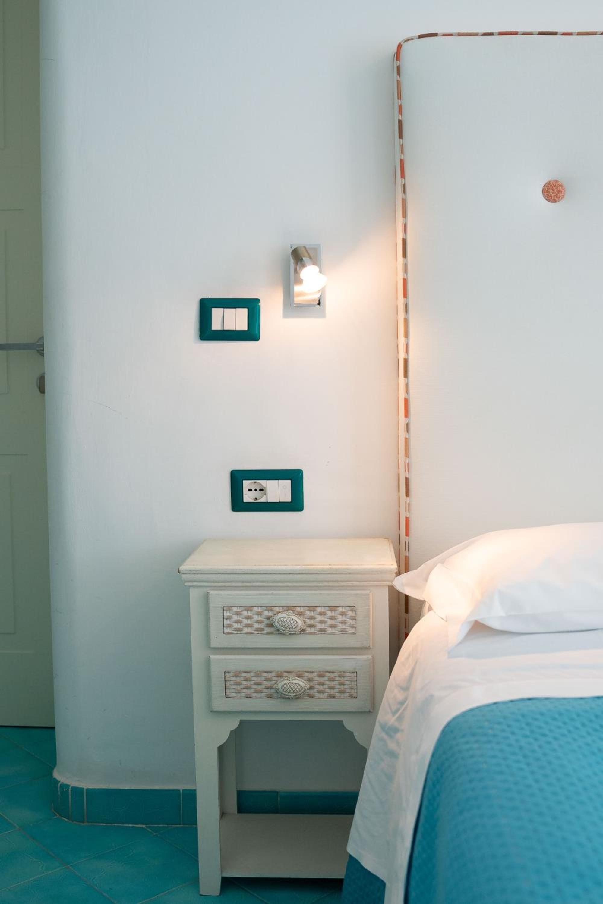 Double or Twin Room with View - Photo 27