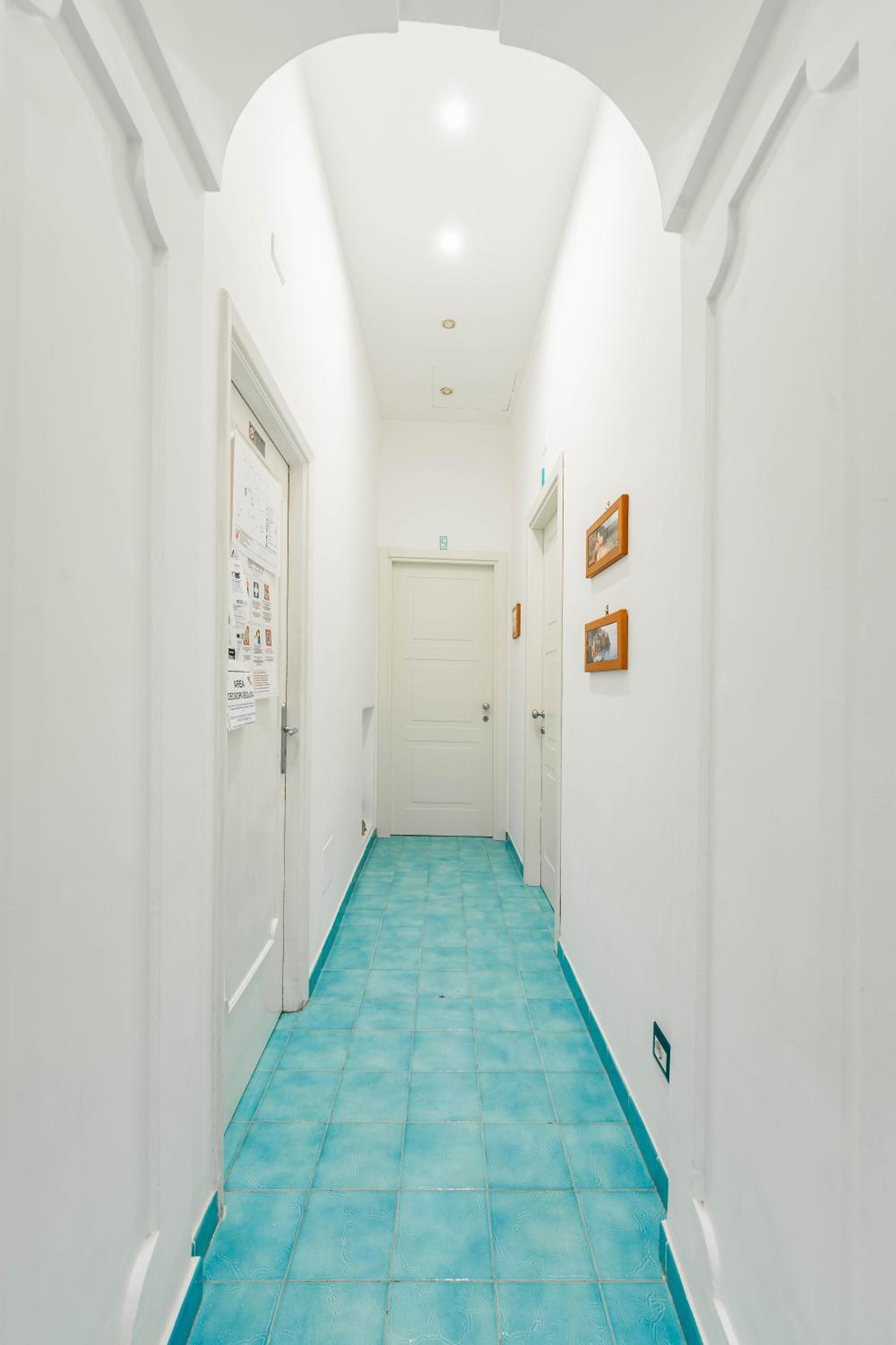 Double or Twin Room with View - Photo 10