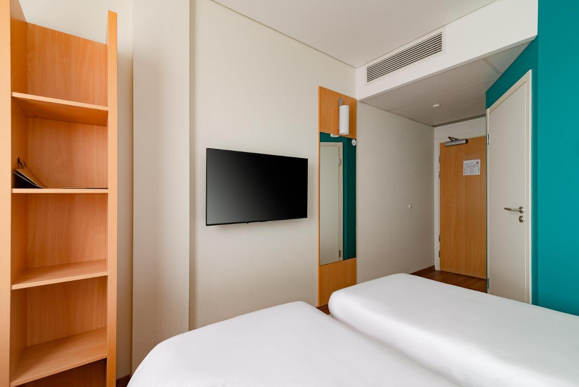 Standard Twin Room - Photo 2