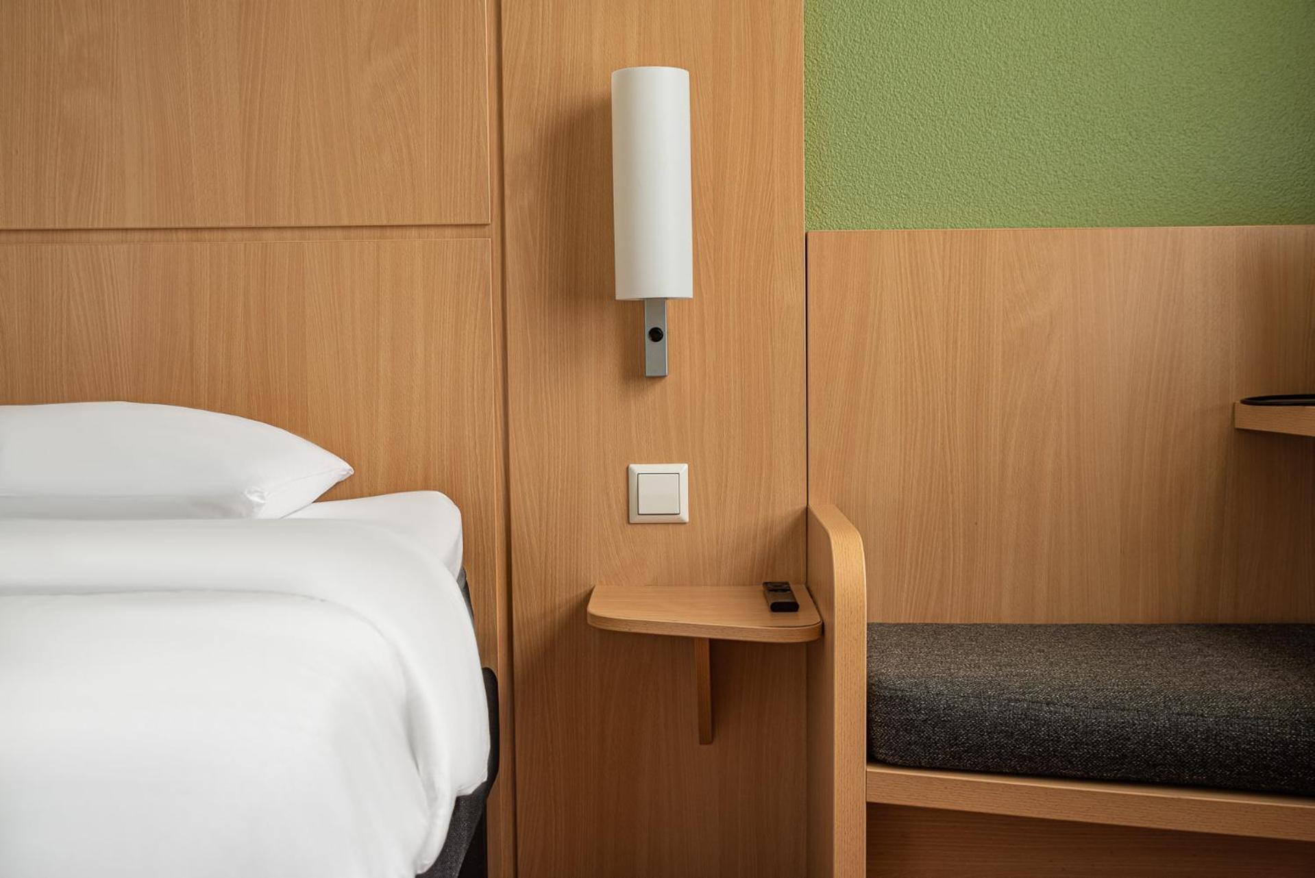 Standard Twin Room - Photo 6