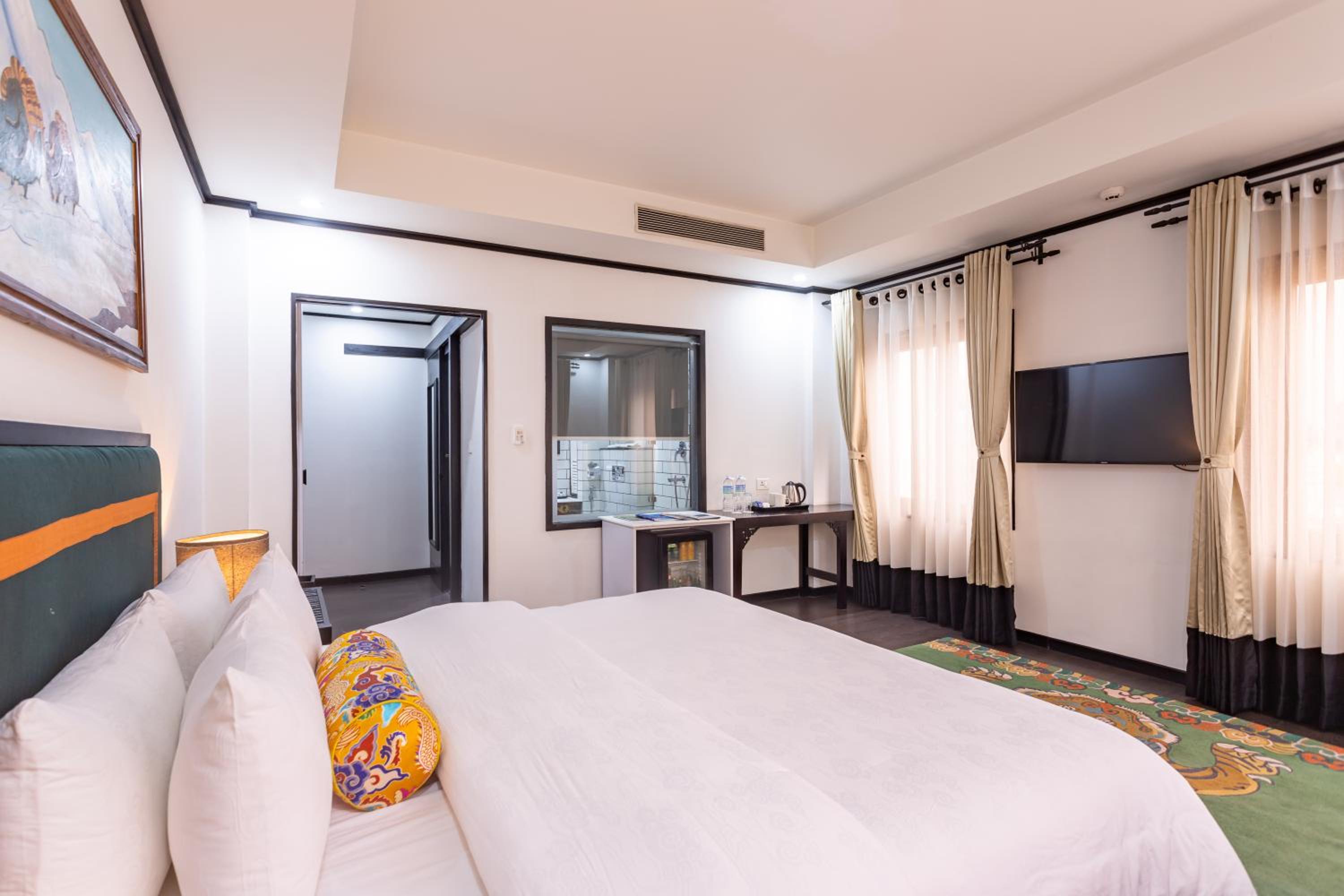 Deluxe Room - Photo 2
