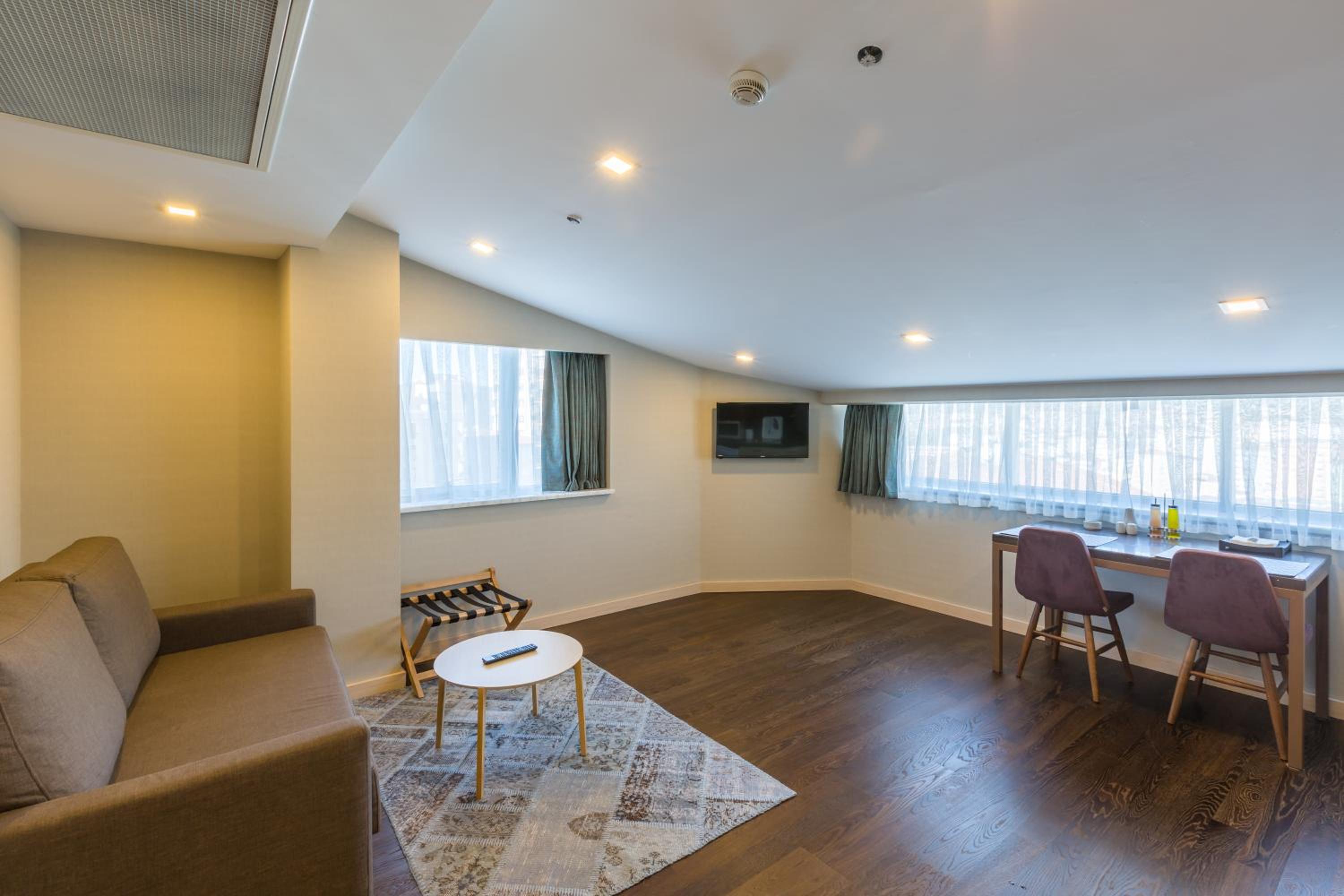 Deluxe Suite photo 3