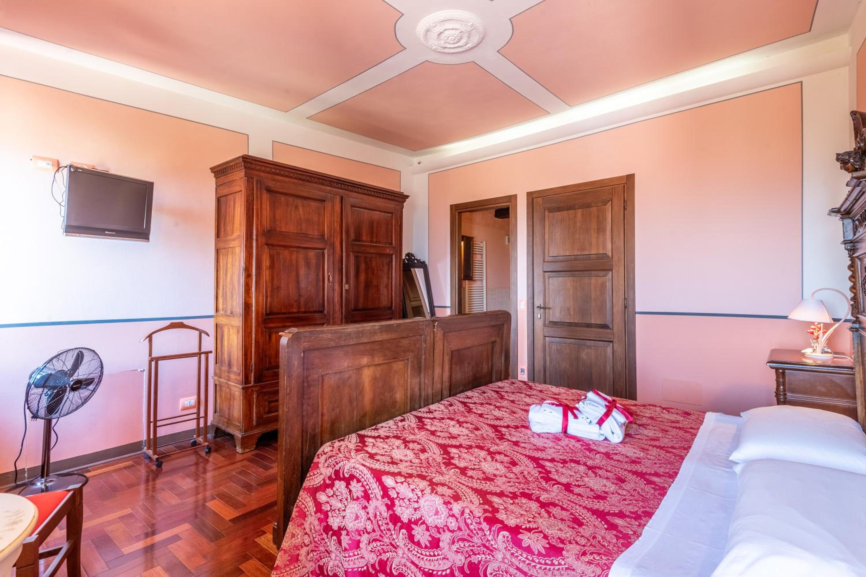 Standard Queen Room photo 2