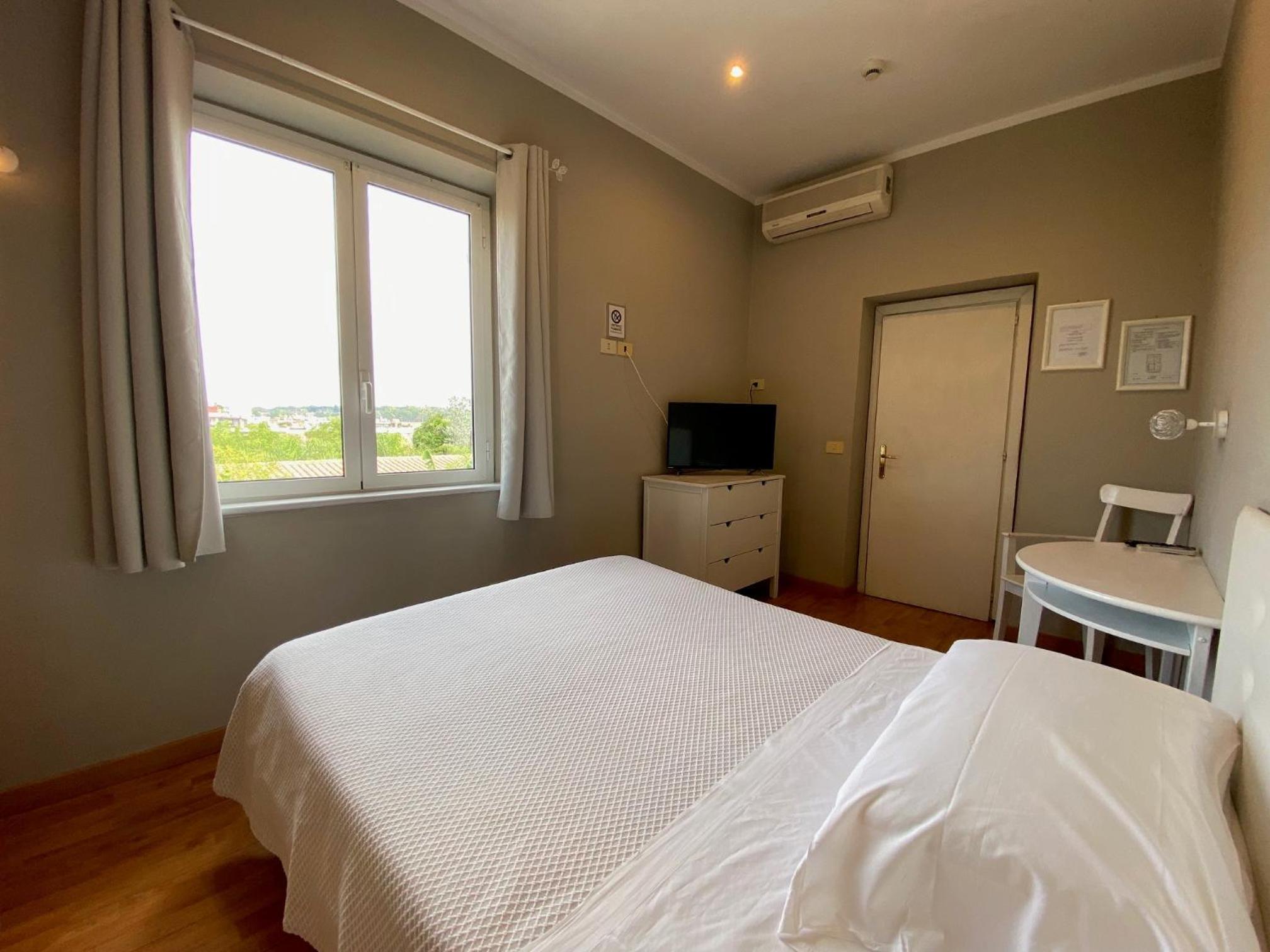 Single Room photo 2