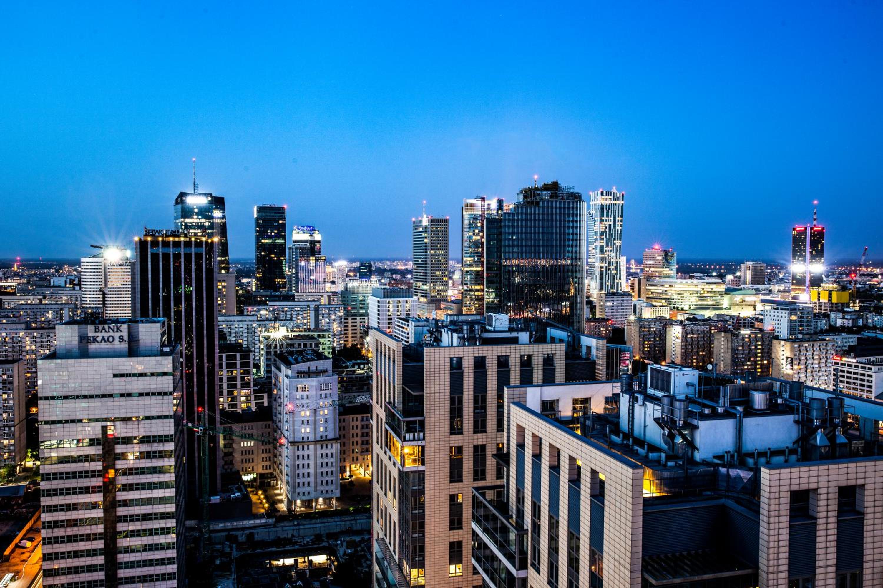 Deluxe King Room with City View - Photo 5
