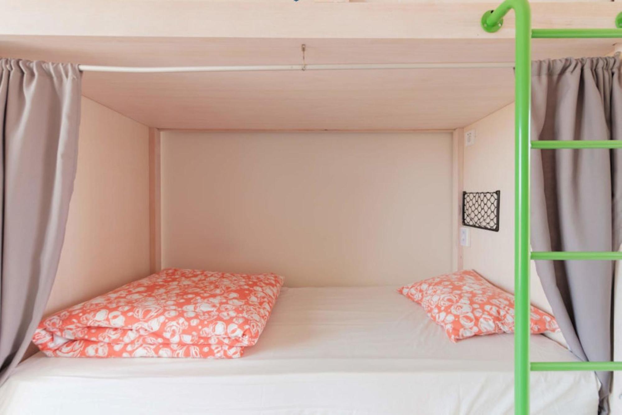 Cama em Quarto Dormitório de 4 Camas com Banheiro Privativo