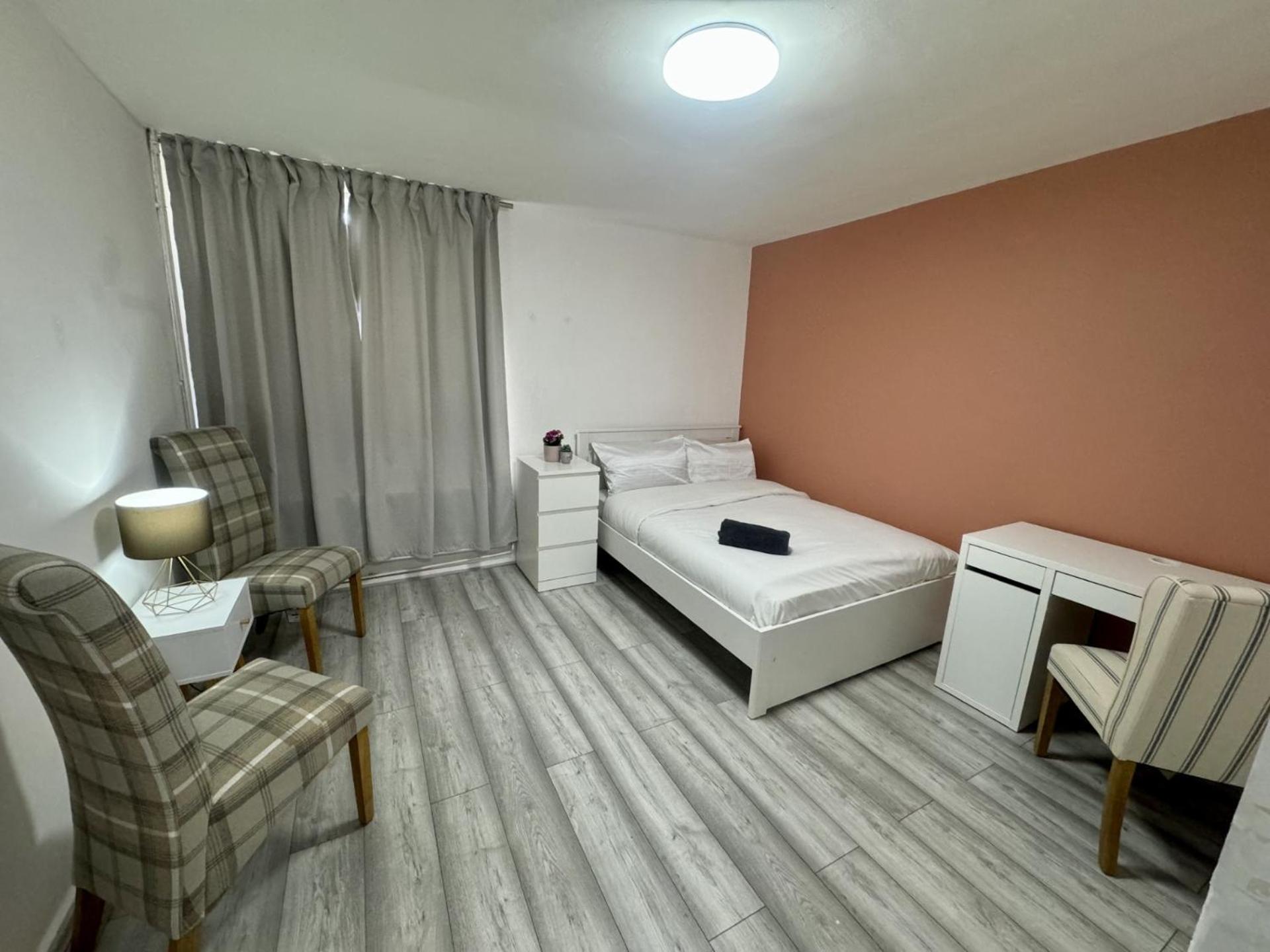 Double Room with Shared Bathroom photo 3