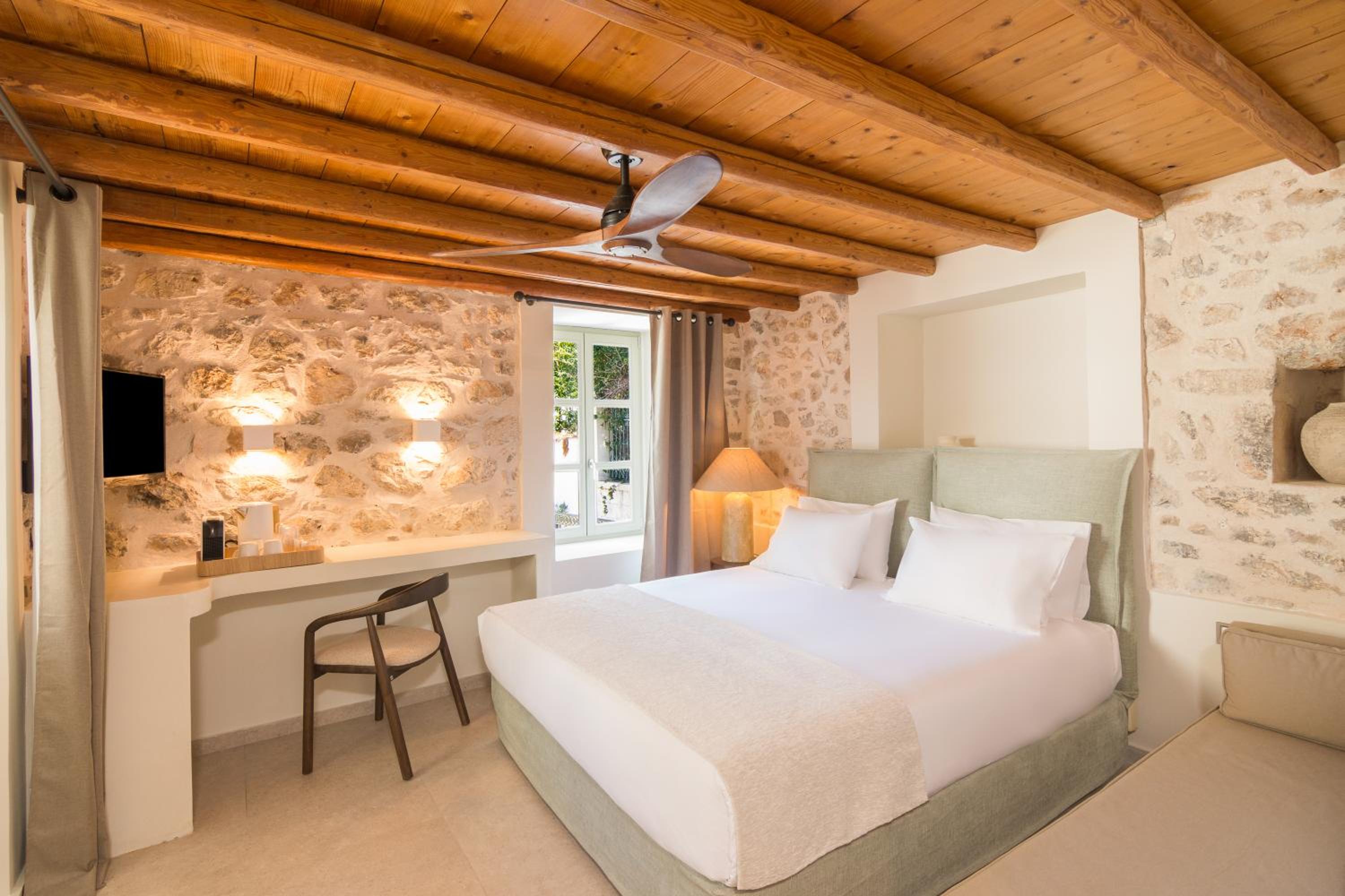 Grand Elegant Trio Room - Photo 8
