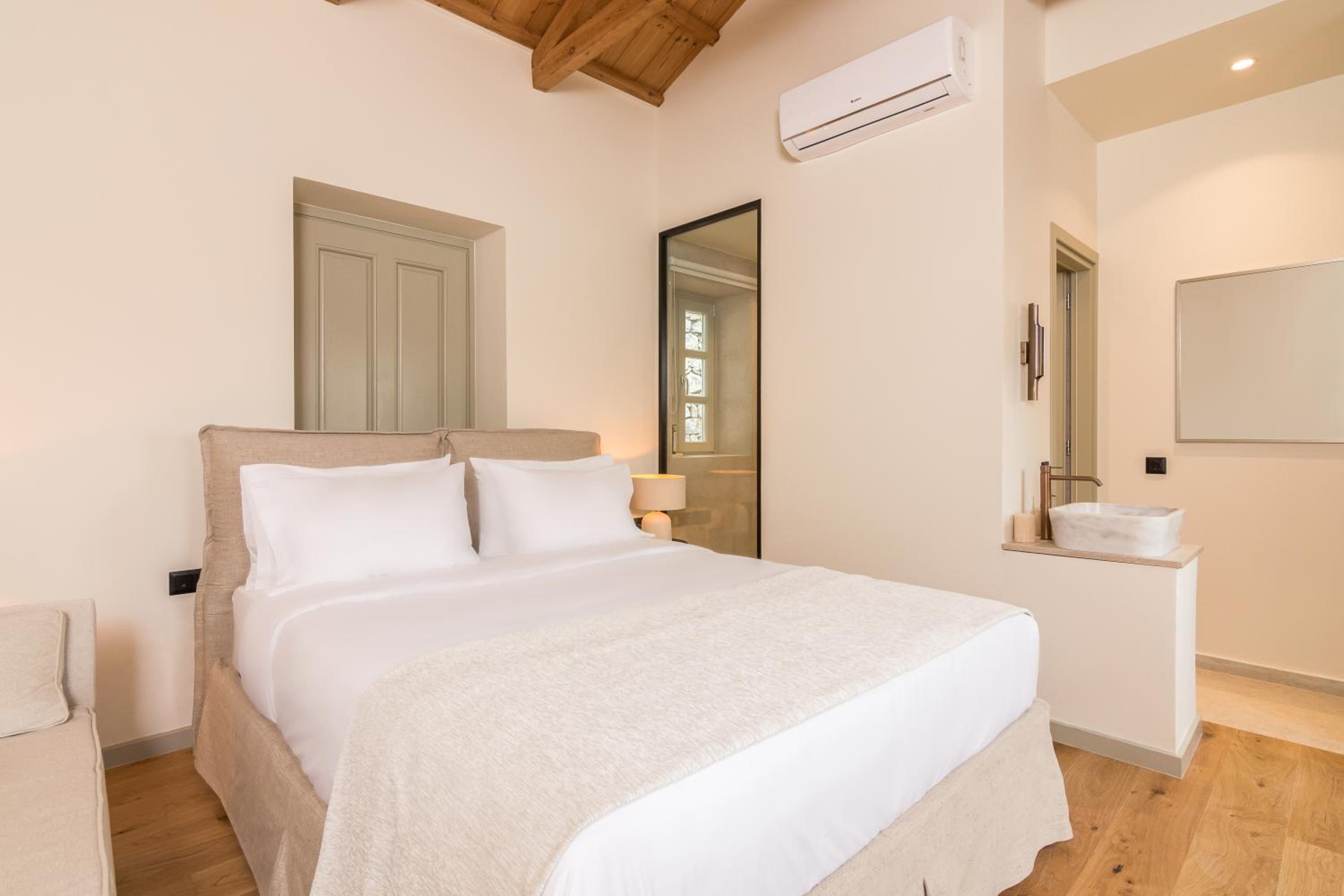 Grand Elegant Trio Room - Photo 11