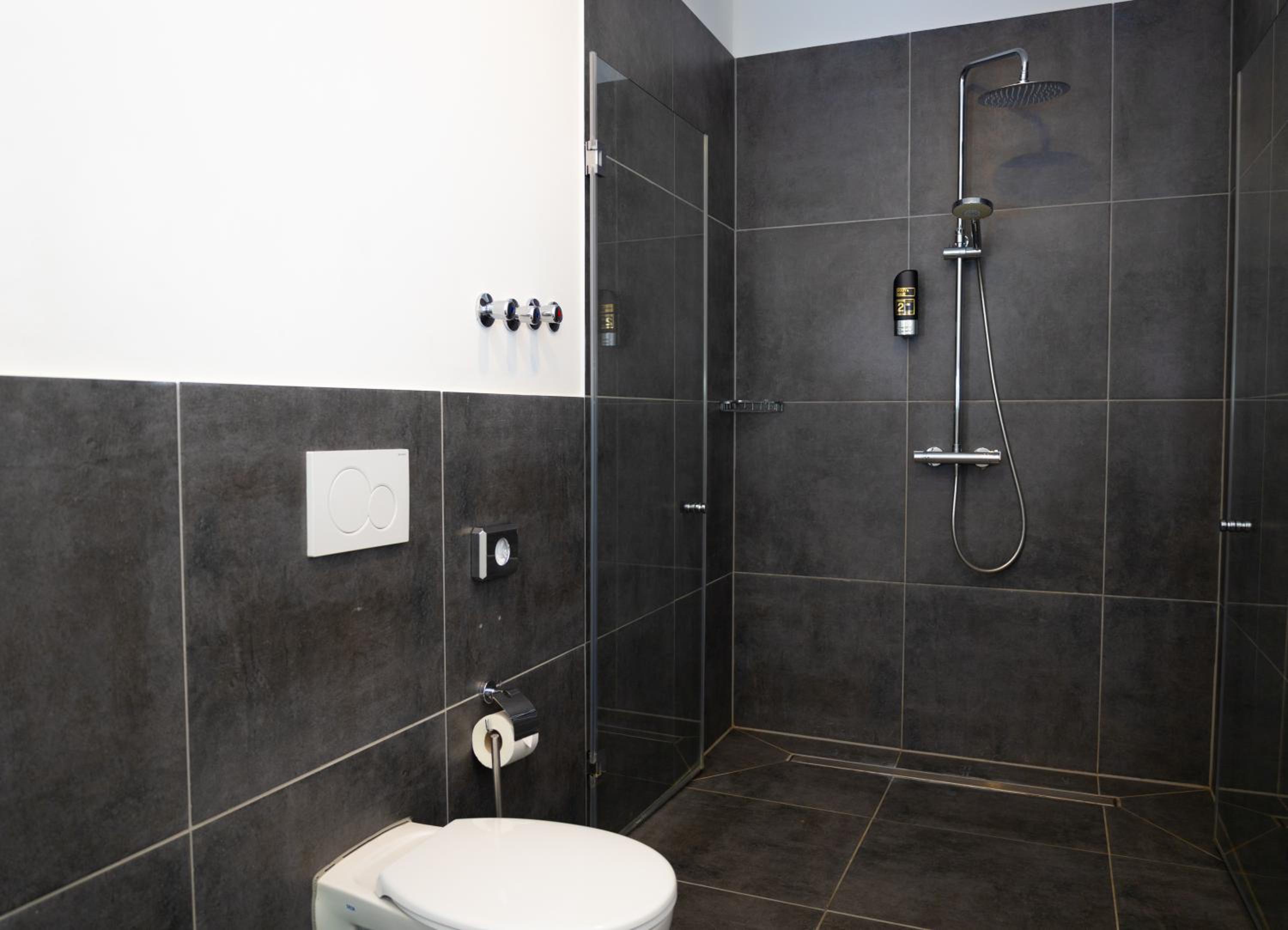 Double Room - Photo 7