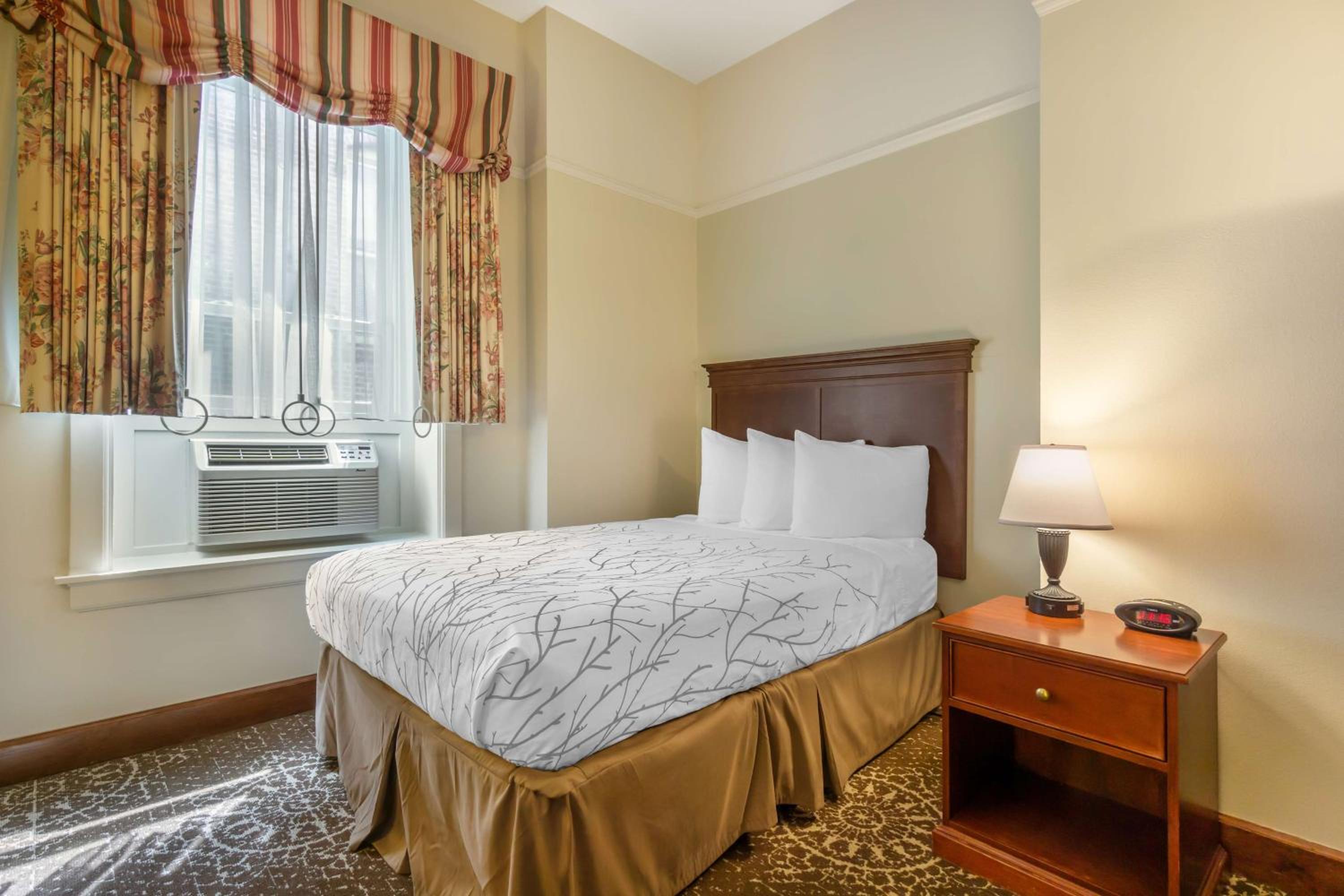 Double Room With Bath - Disability Access - Photo 1