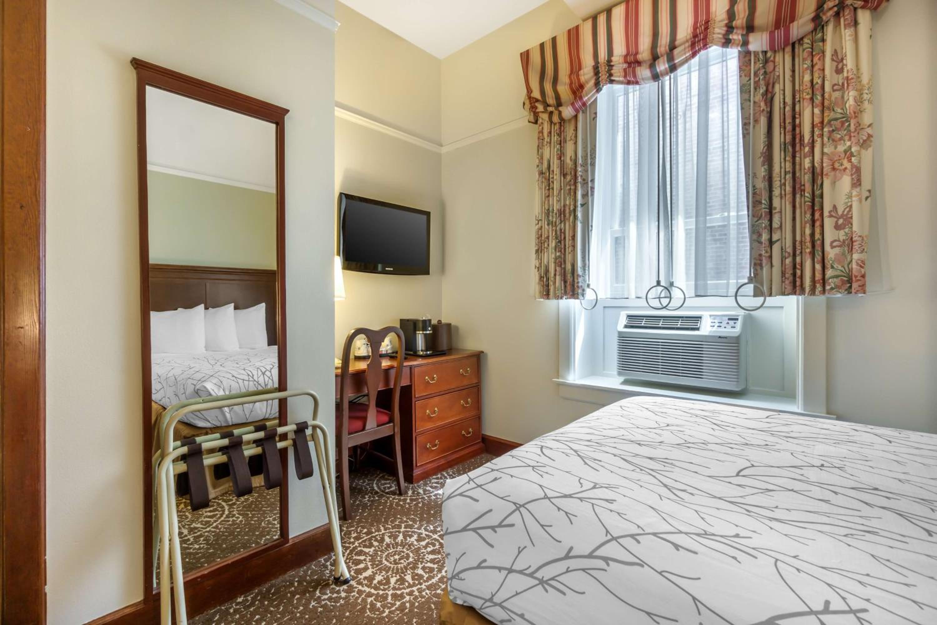 Double Room With Bath - Disability Access - Photo 2