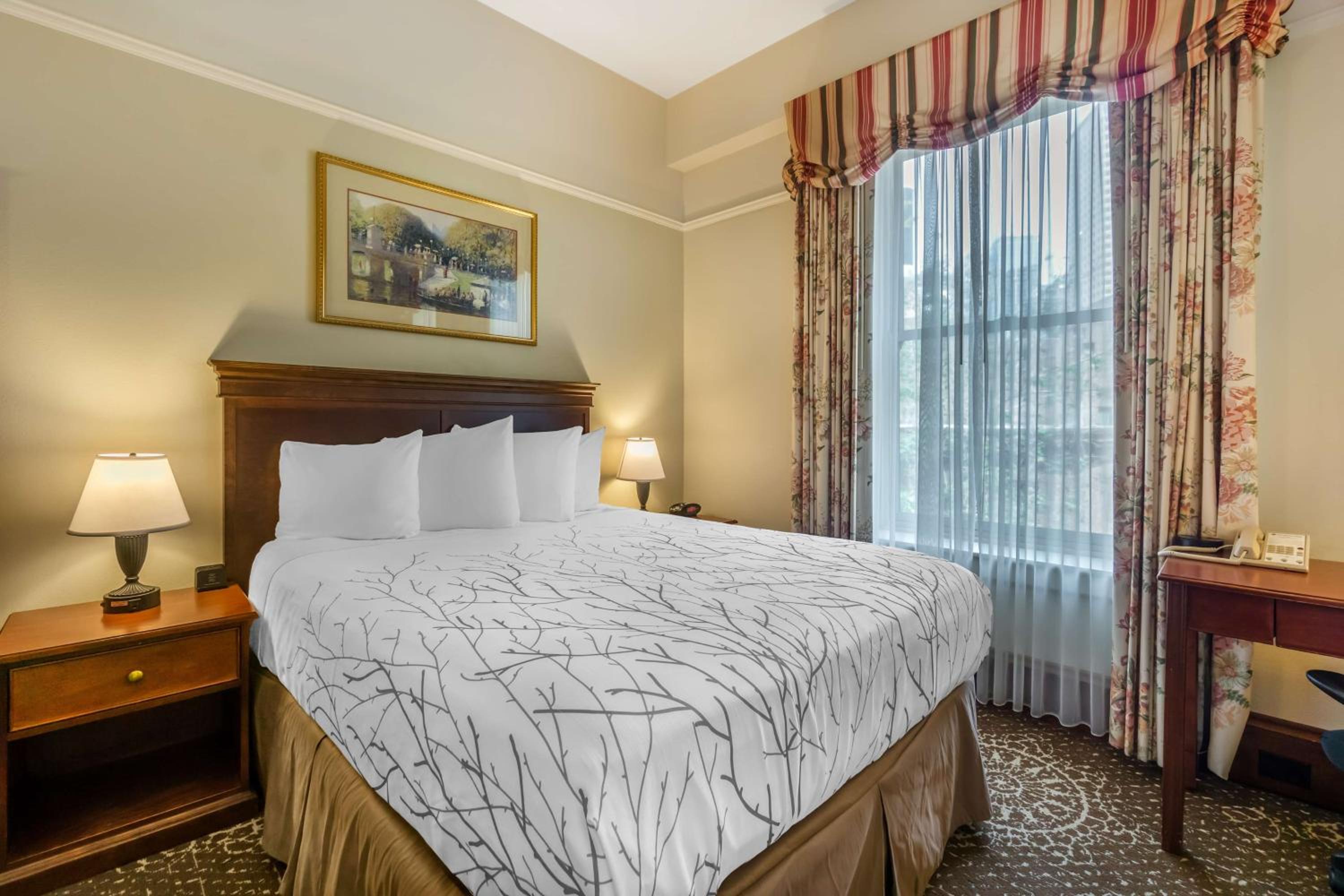Queen Room - Non-Smoking - Photo 1