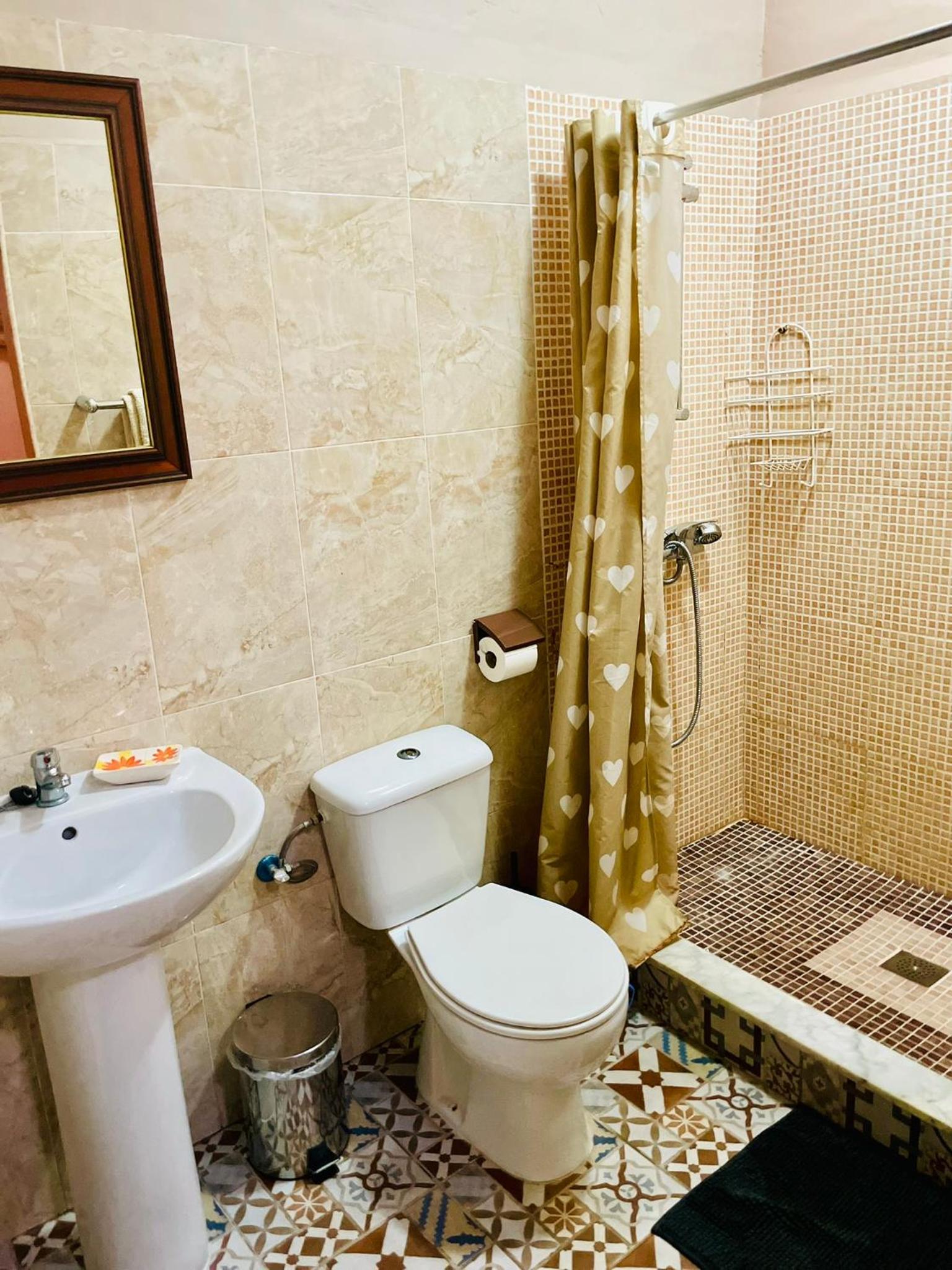 Double Room with Private Bathroom - Photo 5