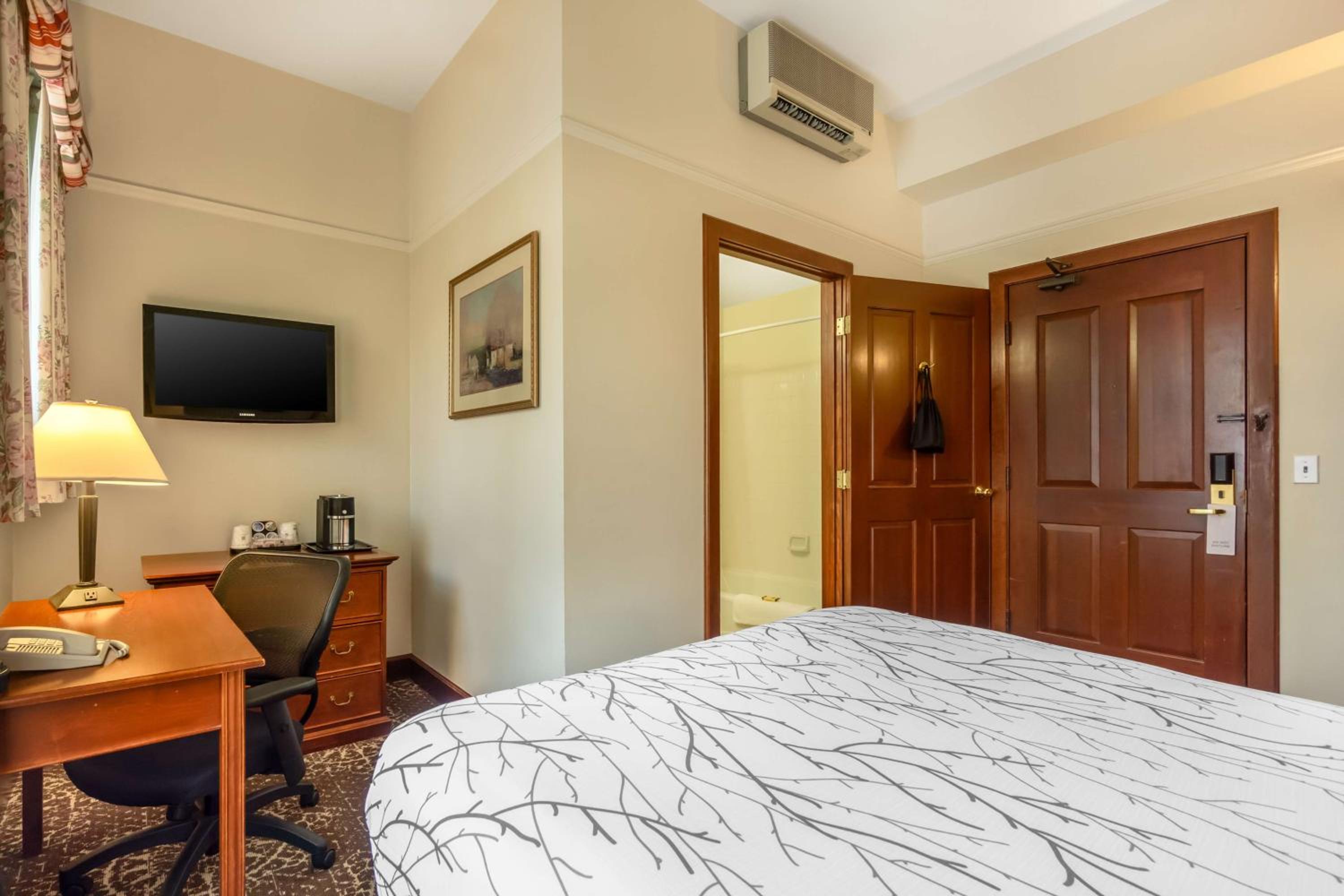 King Room - Non-Smoking - Photo 17