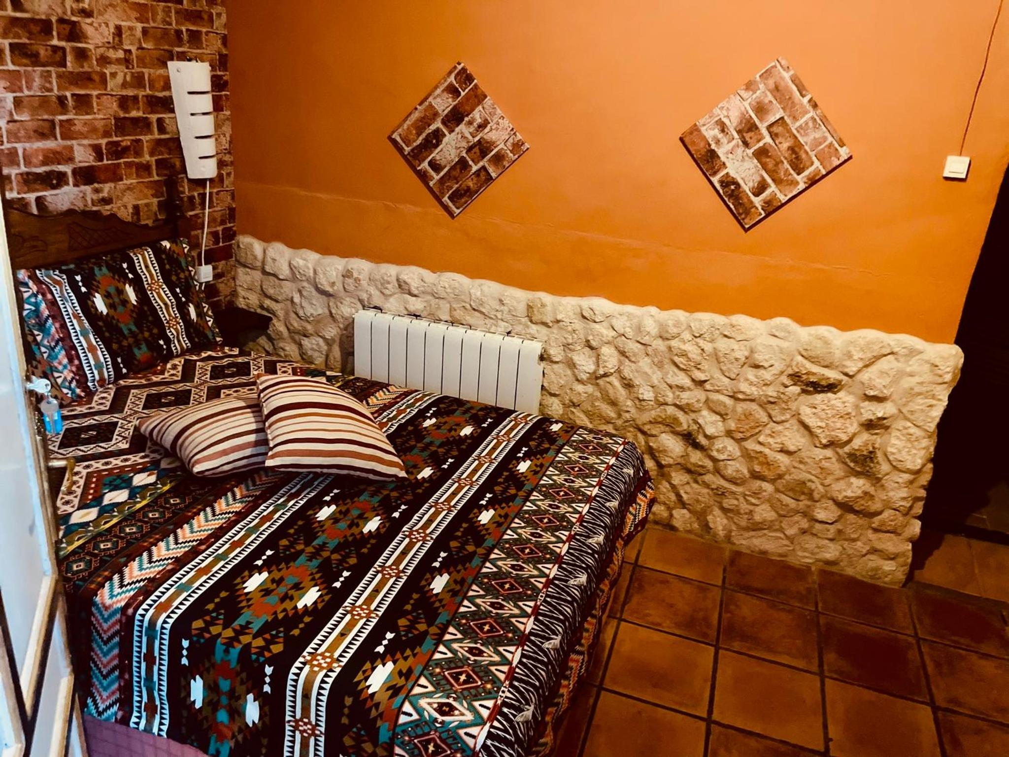 Double Room with Private Bathroom - Photo 13