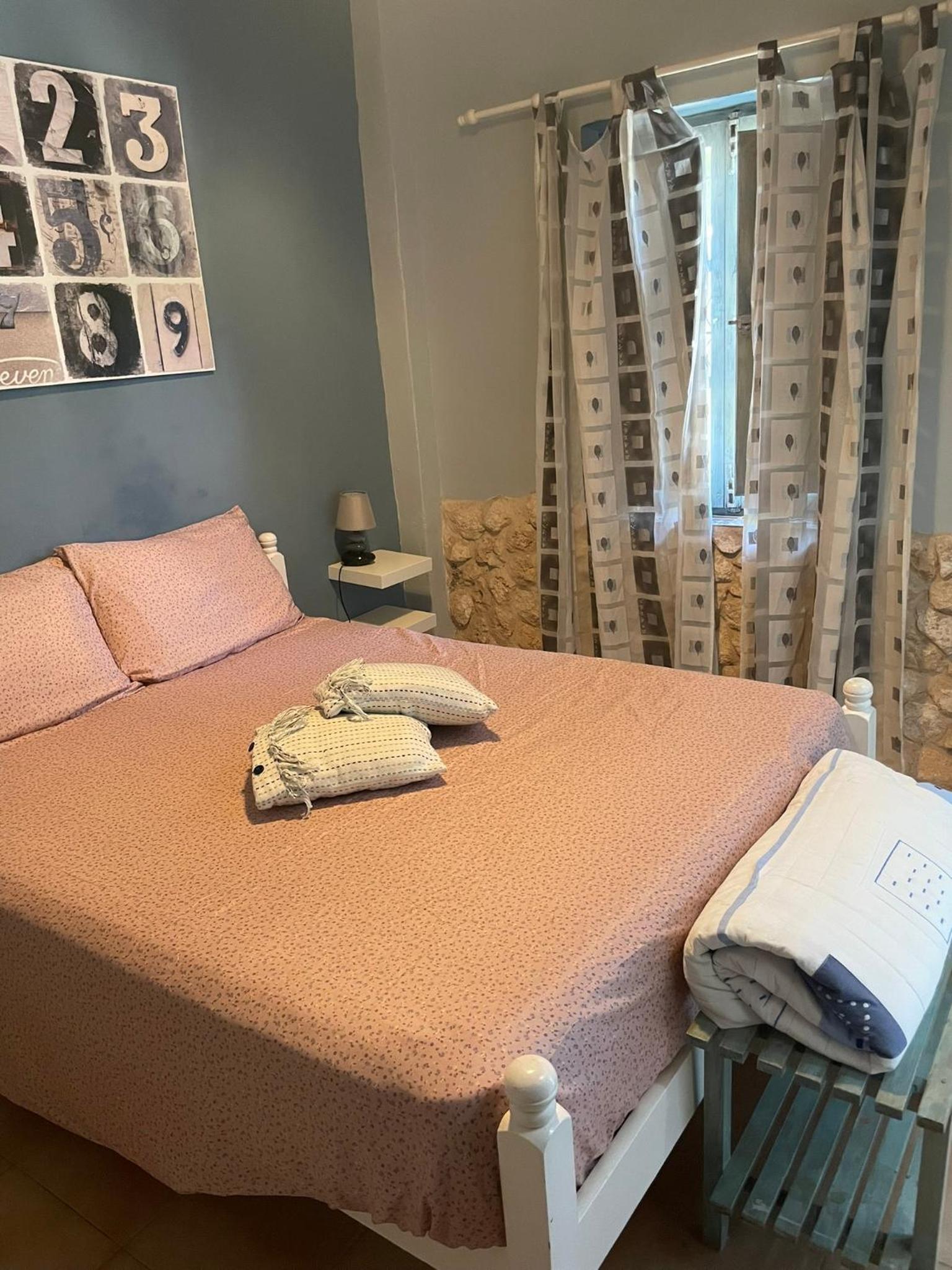 Double Room with Private Bathroom - Photo 11