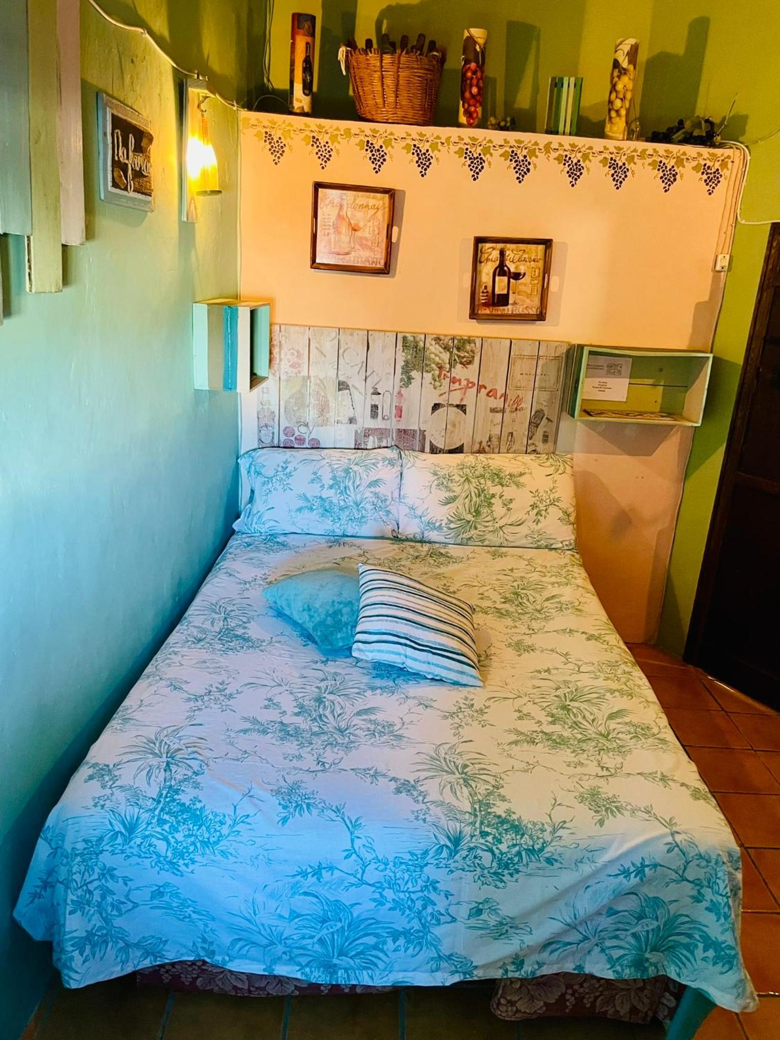 Double Room with Private Bathroom - Photo 10