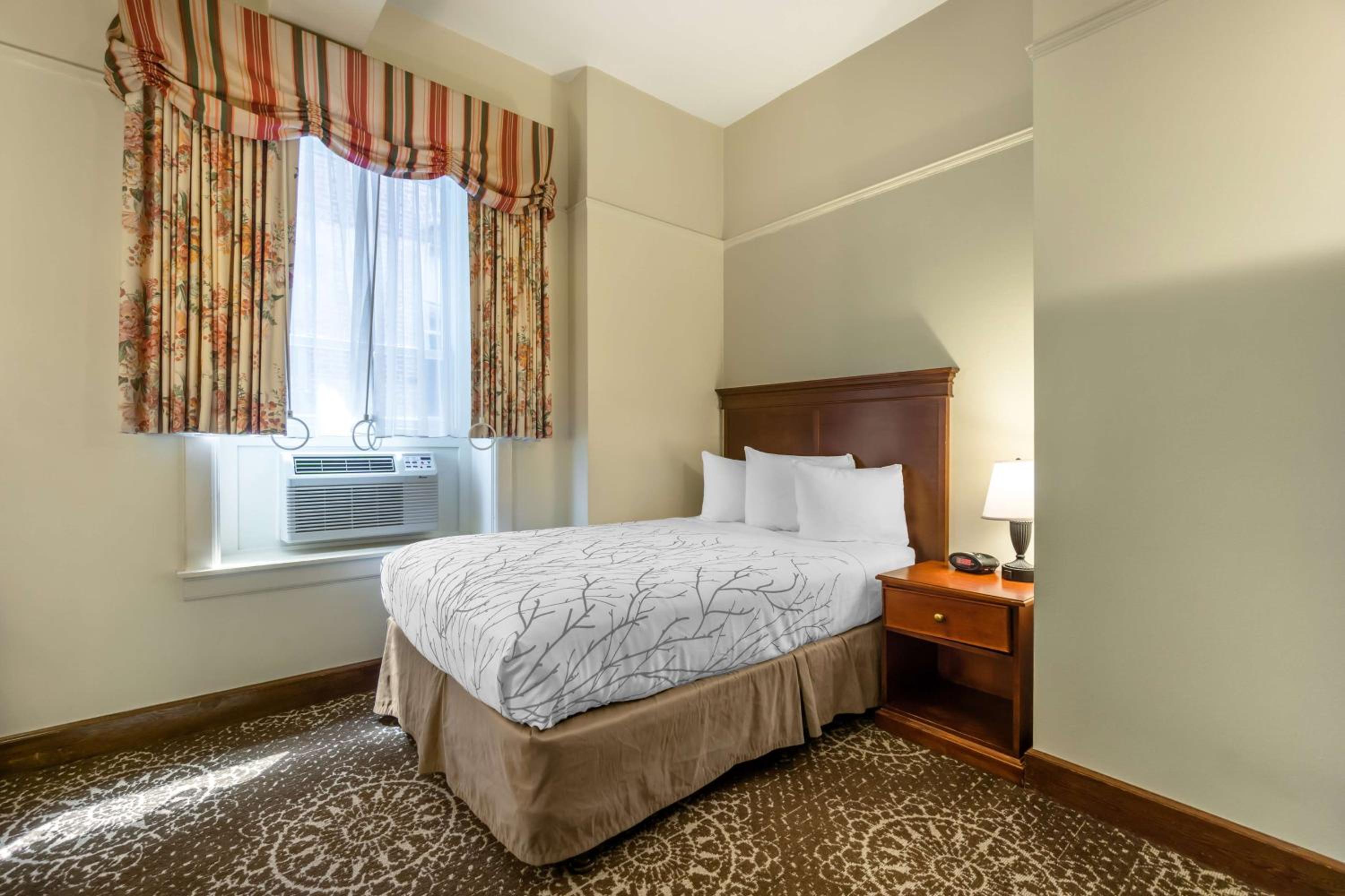 Double Room With Bath - Disability Access - Photo 5