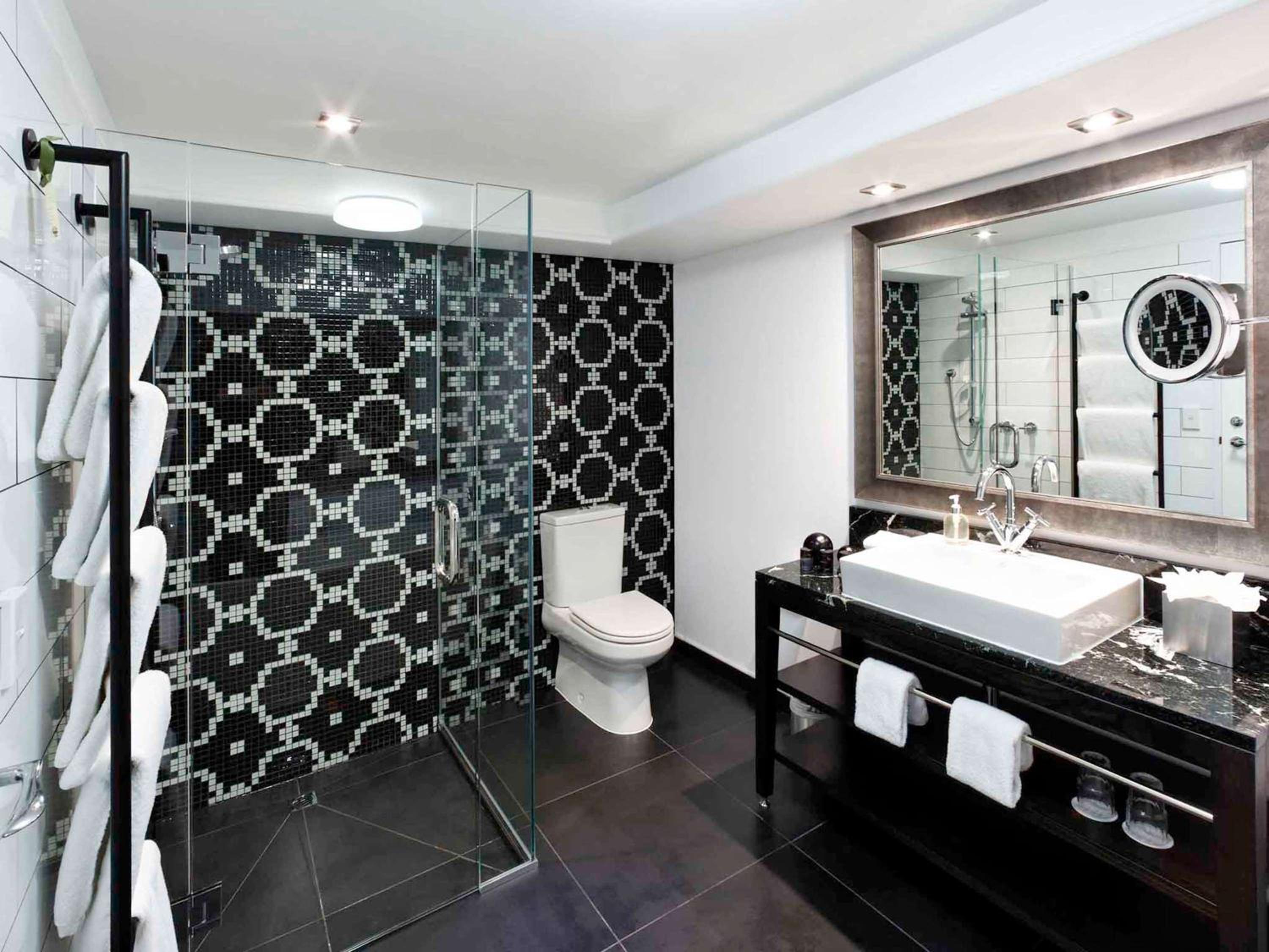 One-Bedroom King Suite - Photo 11