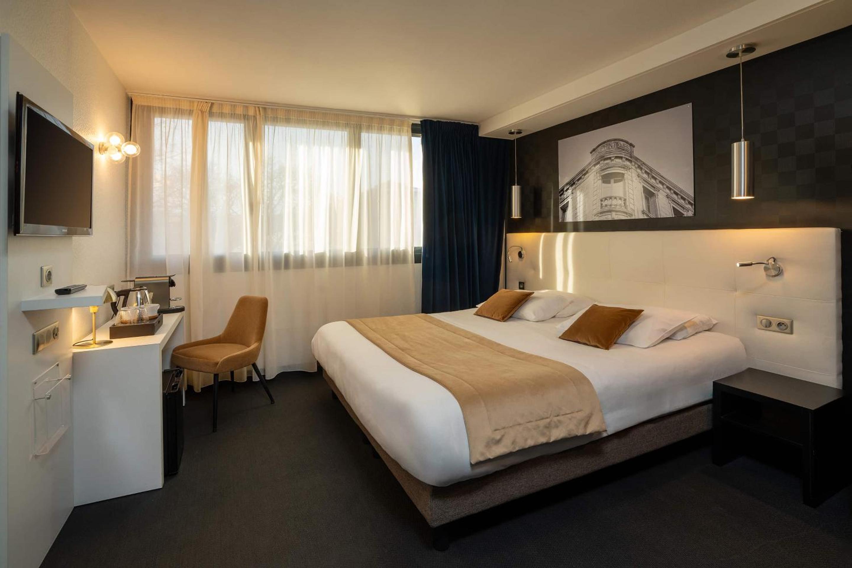 Standard King Room photo 3