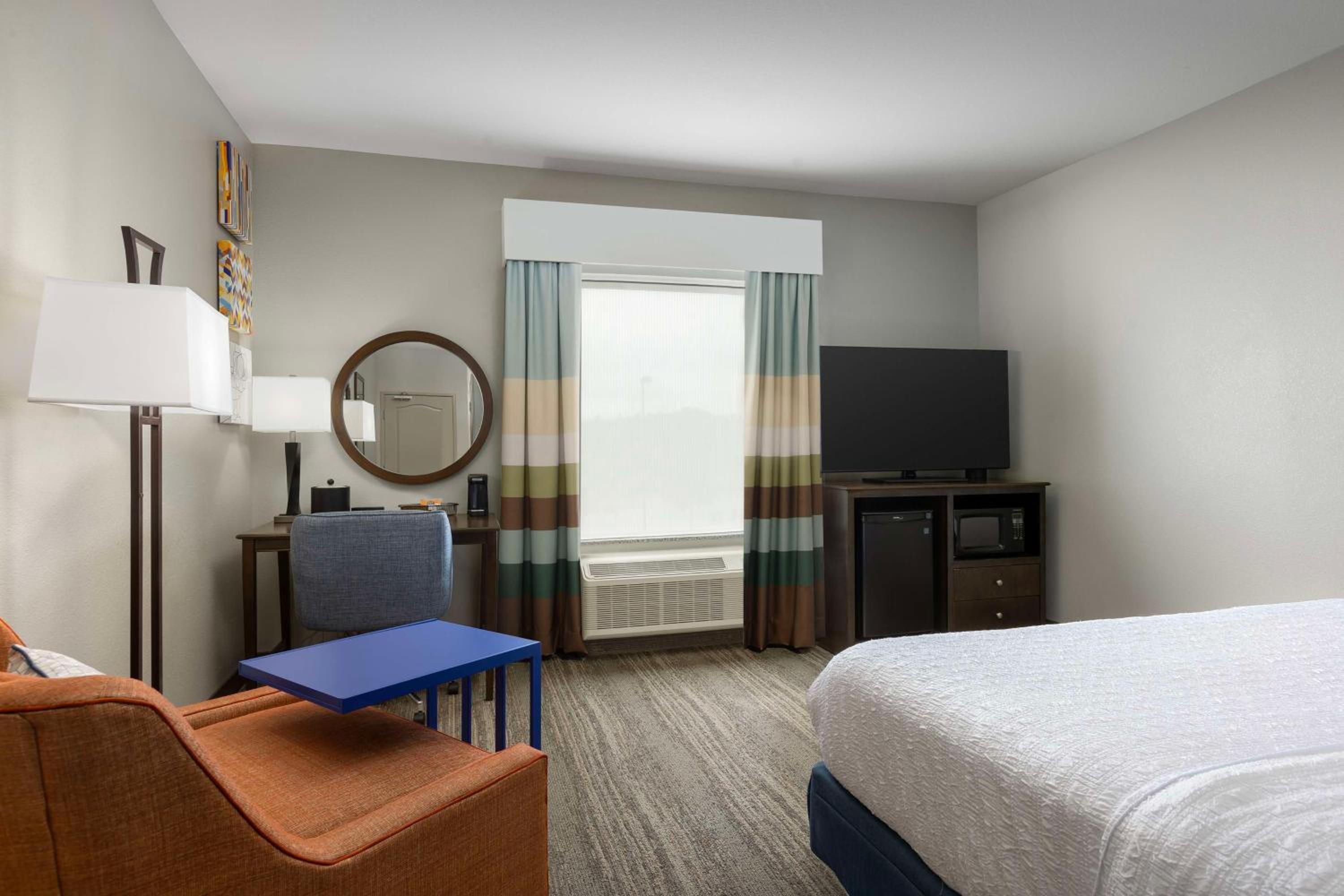 King Room with Bath Tub - Disability/Hearing Access photo 1
