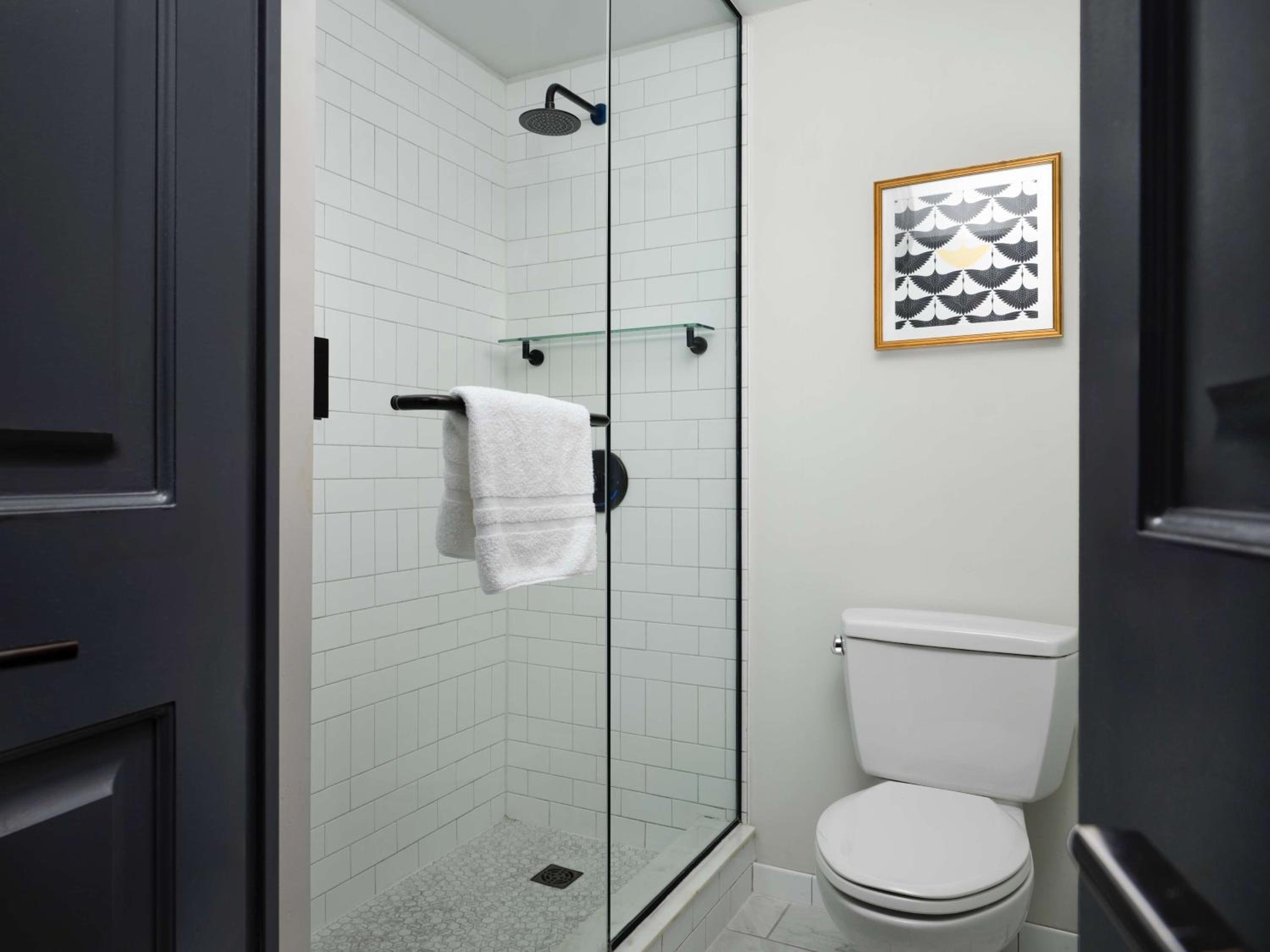 Small Queen Room - Photo 3