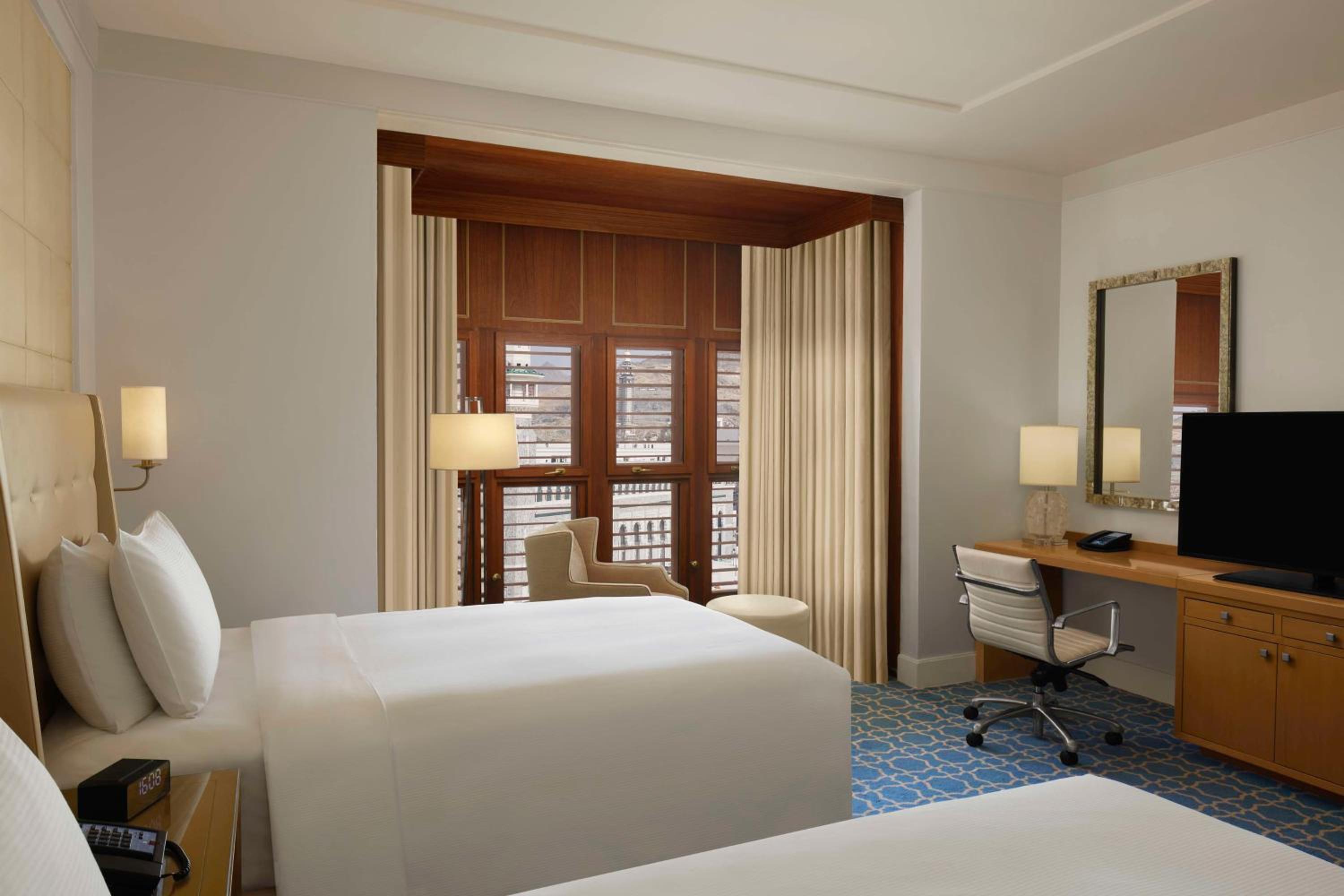 Deluxe Room with Three Single Beds with Partial Haram View