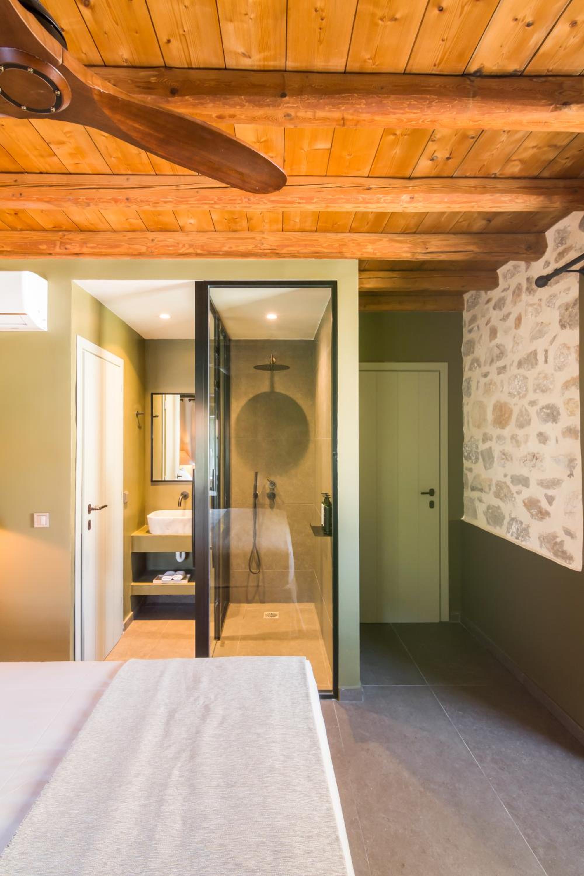 Petite Suite Private Balcony - Photo 12