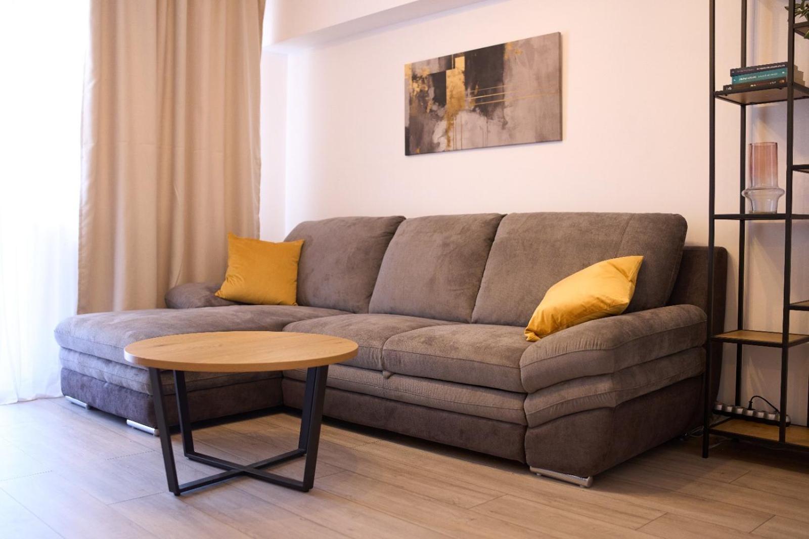 One-Bedroom Apartment photo 1