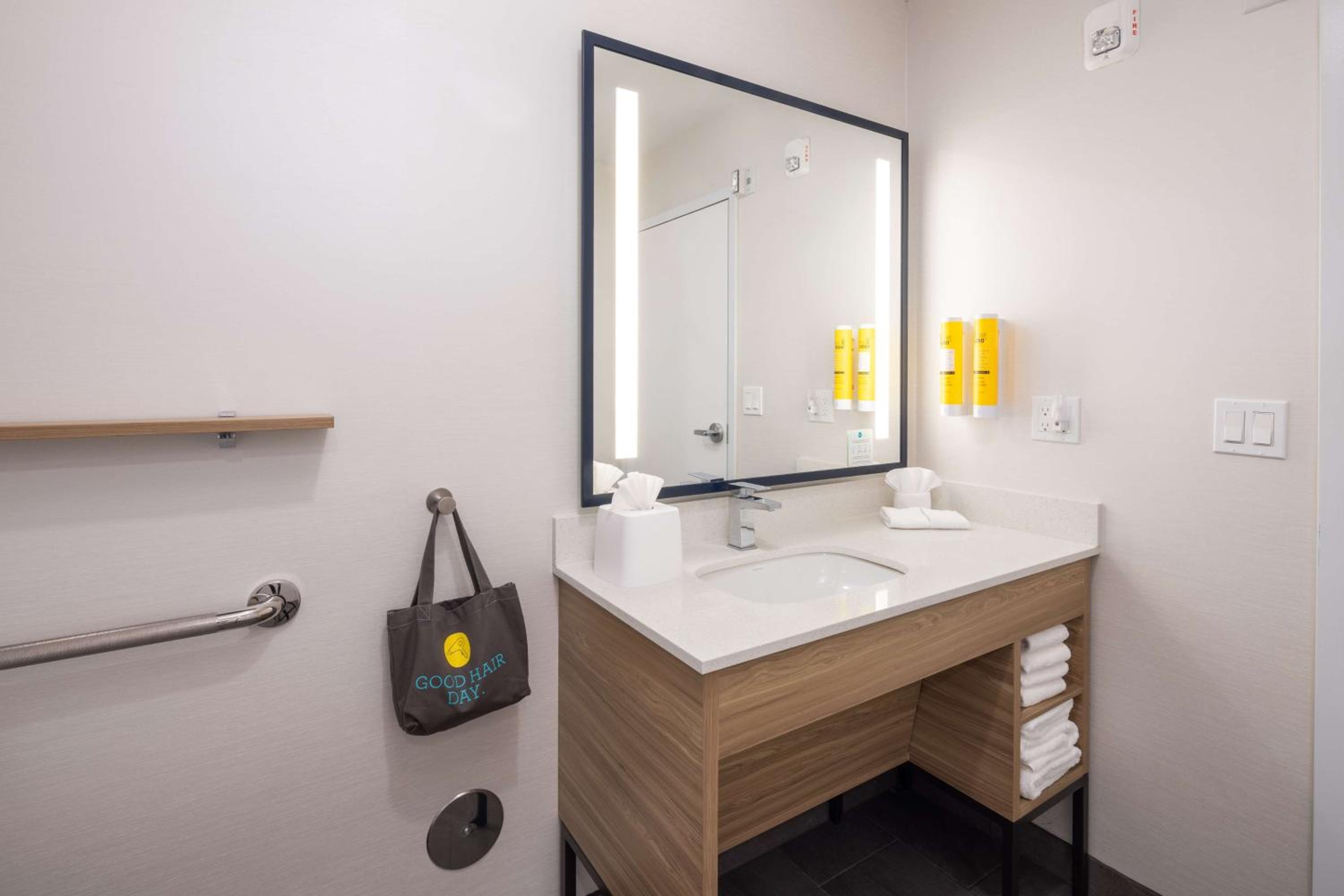 King Room with Walk-In Shower - Photo 14