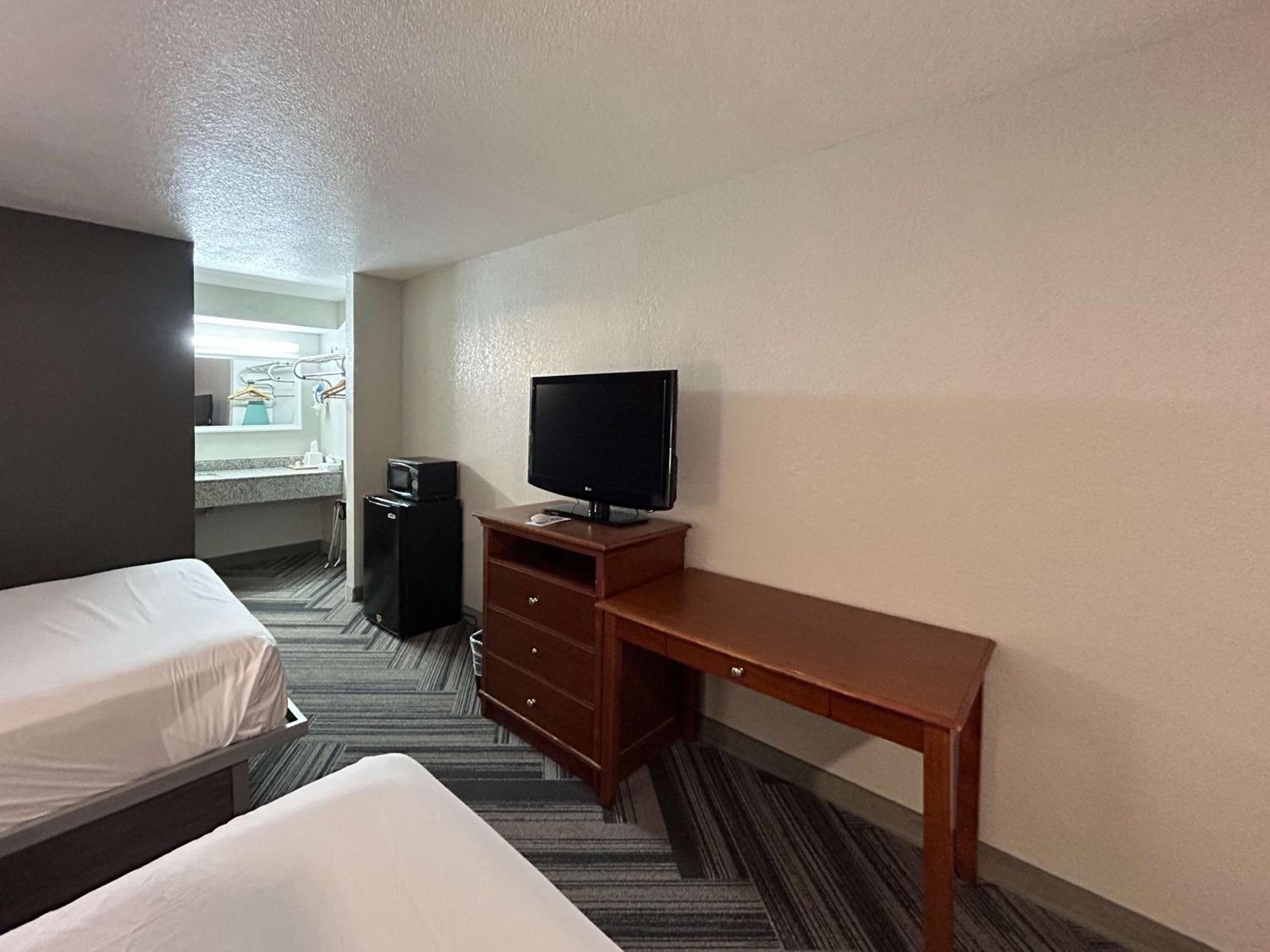 Double Room with Two Double Beds - Non-Smoking - Photo 5
